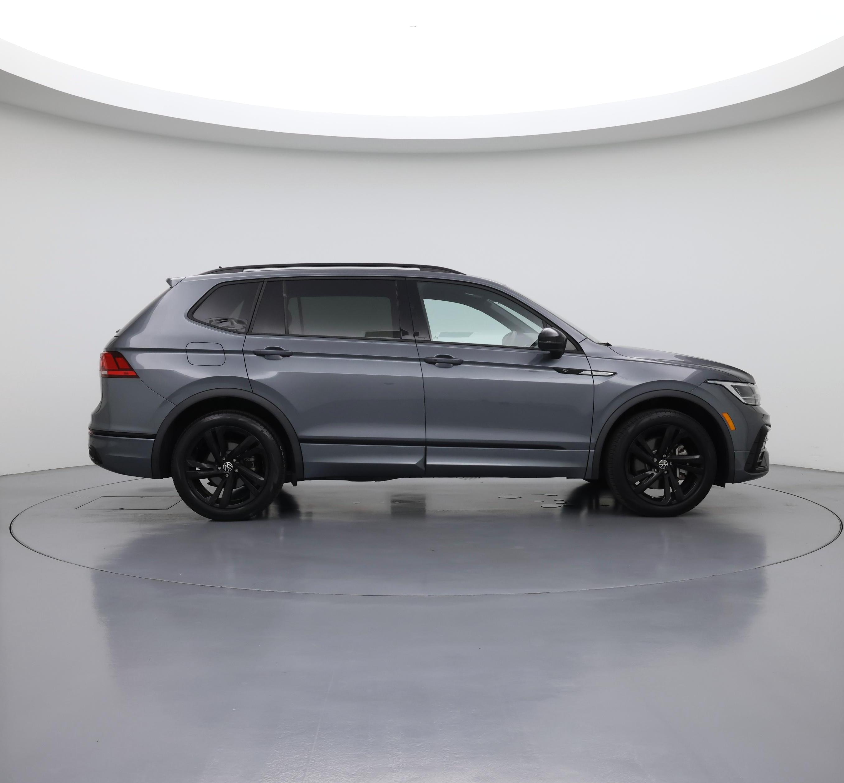 Thumbnail: 2023 Volkswagen Tiguan - 7