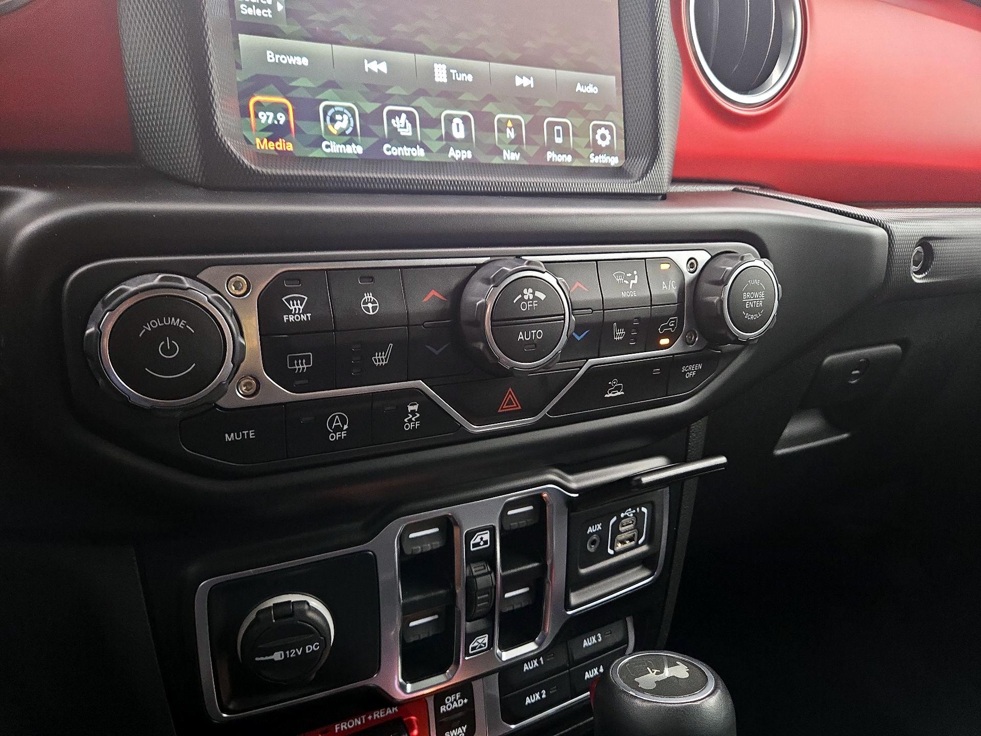 Thumbnail: 2022 Jeep Wrangler - 16