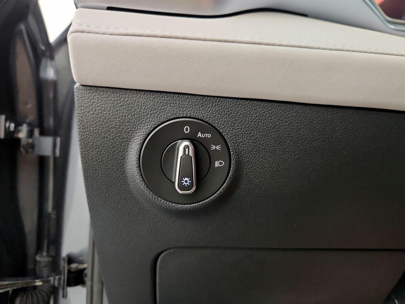 2025 Volkswagen Taos SE - Photo 14