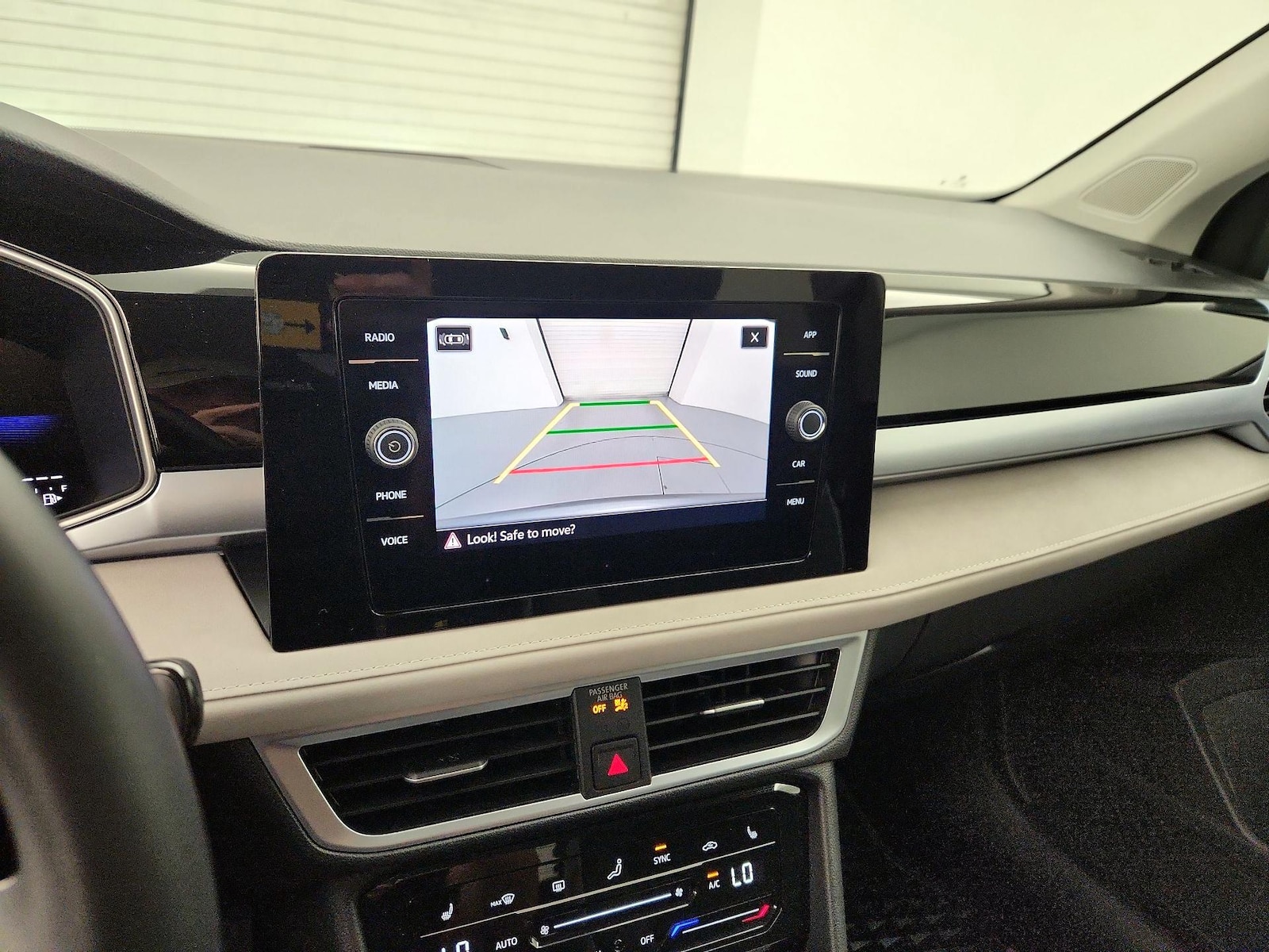 2025 Volkswagen Taos SE - Photo 15