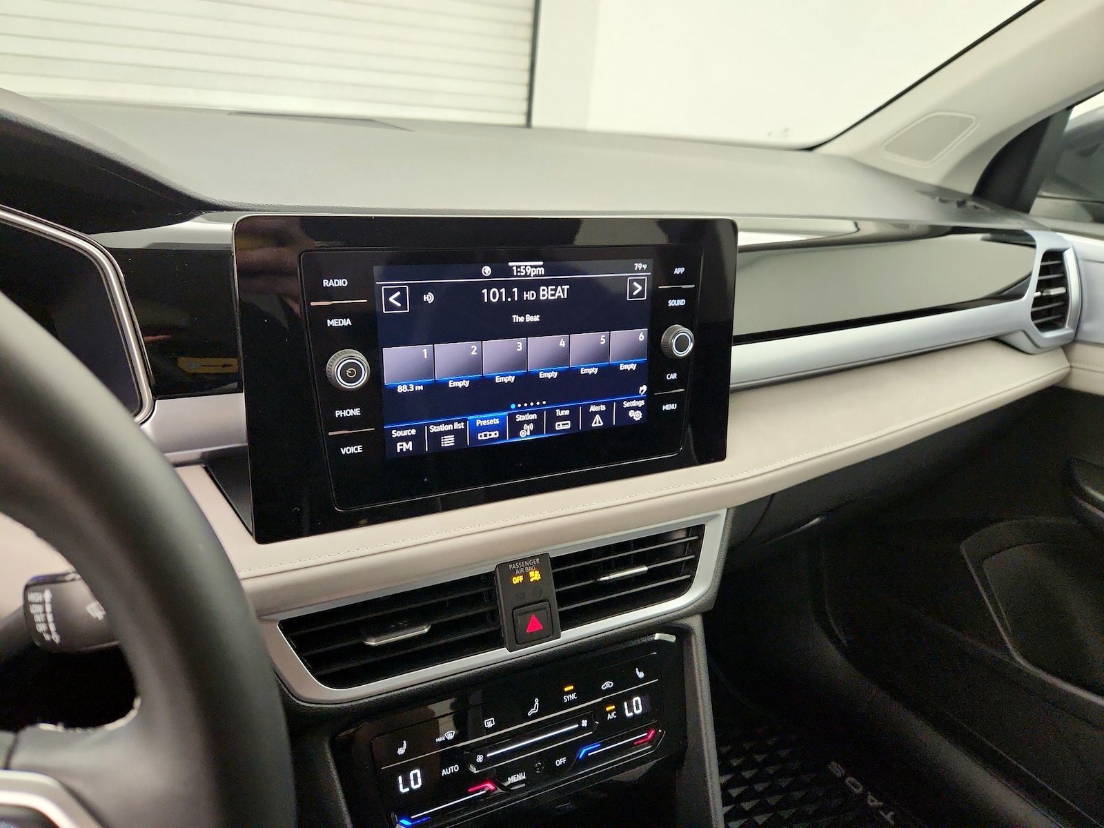 2025 Volkswagen Taos SE - Photo 16