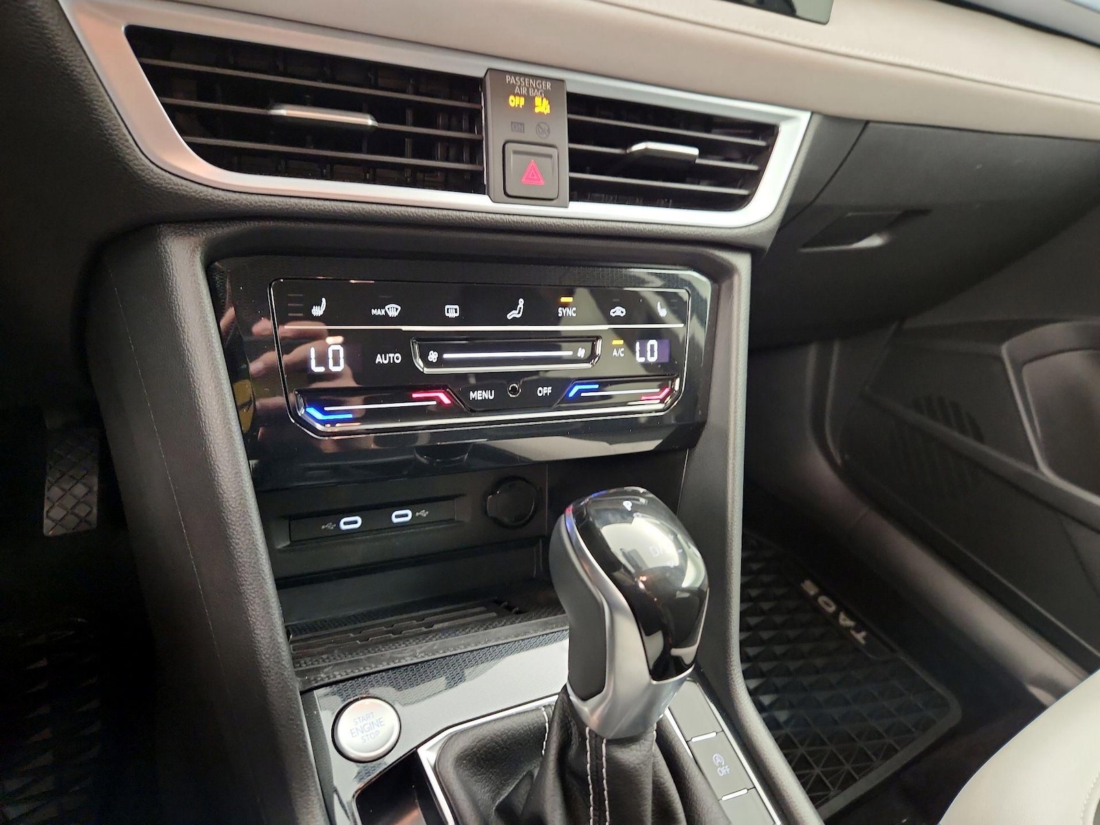 2025 Volkswagen Taos SE - Photo 17