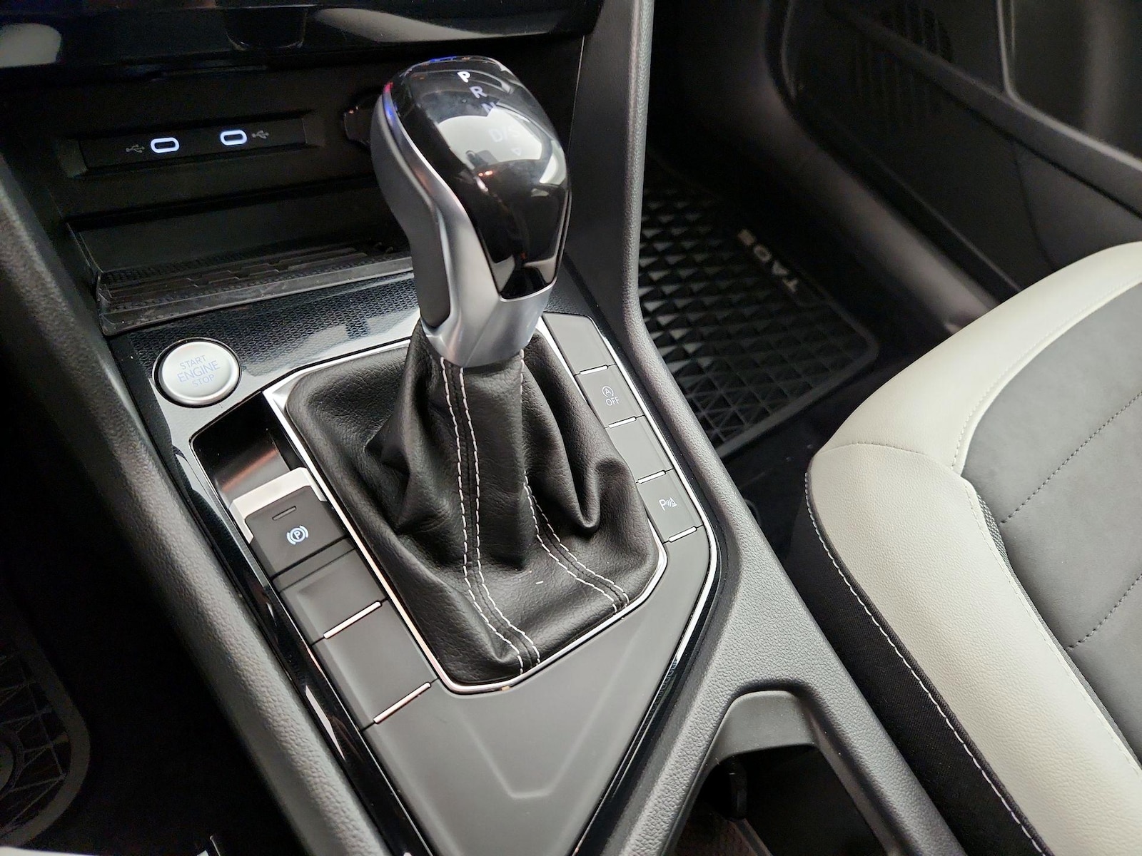 2025 Volkswagen Taos SE - Photo 18