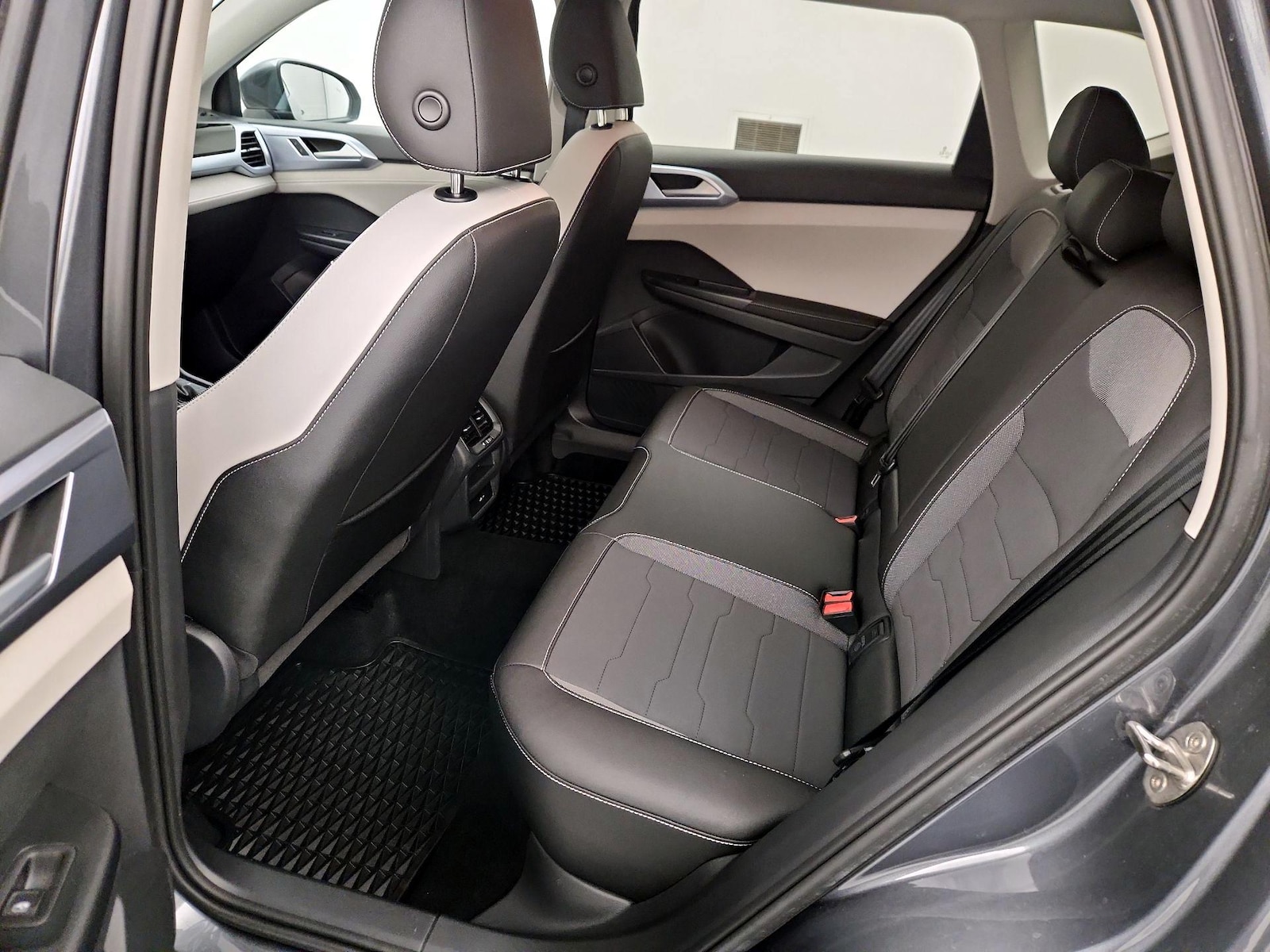 2025 Volkswagen Taos SE - Photo 19