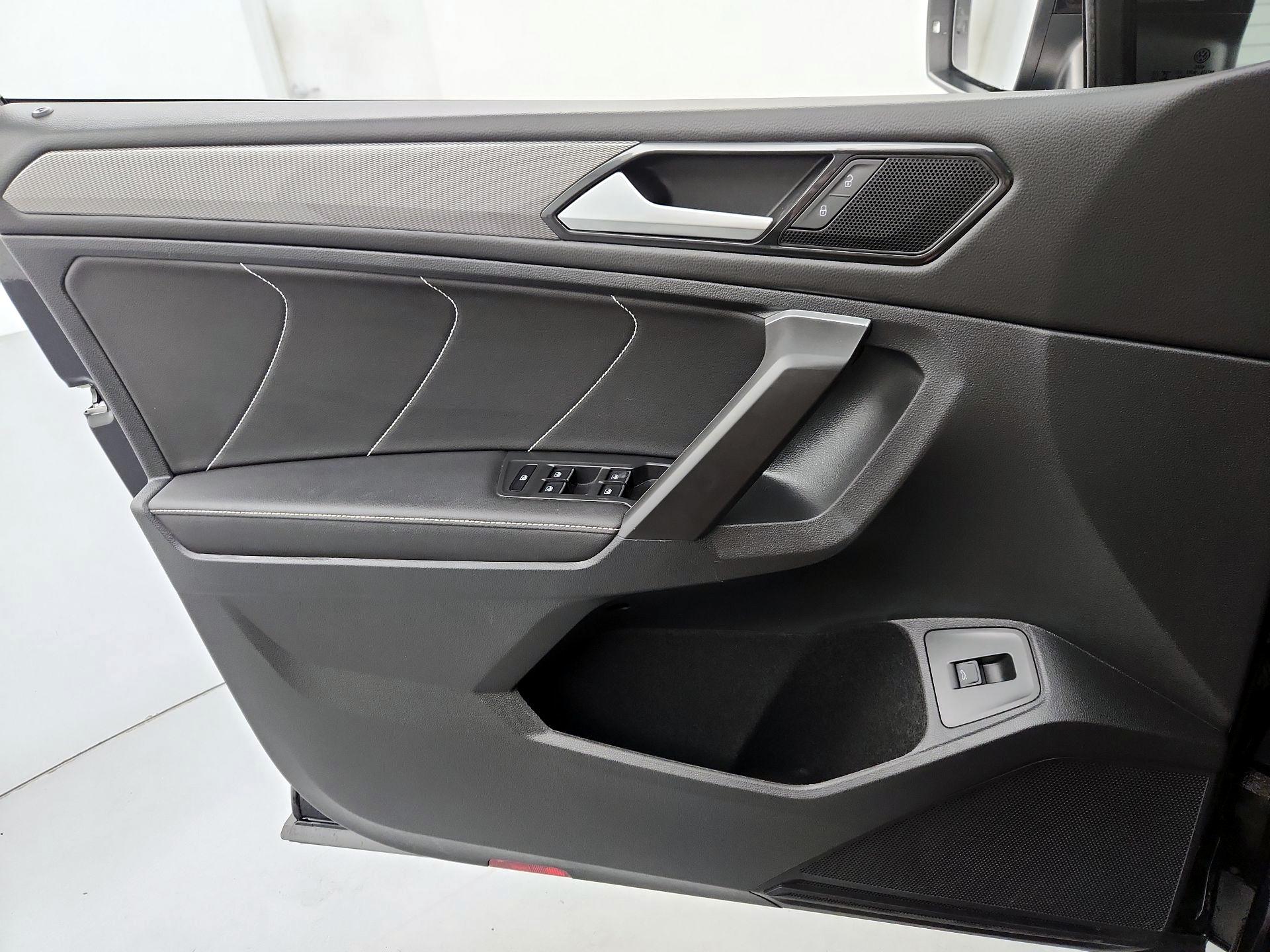 Thumbnail: 2024 Volkswagen Tiguan - 12