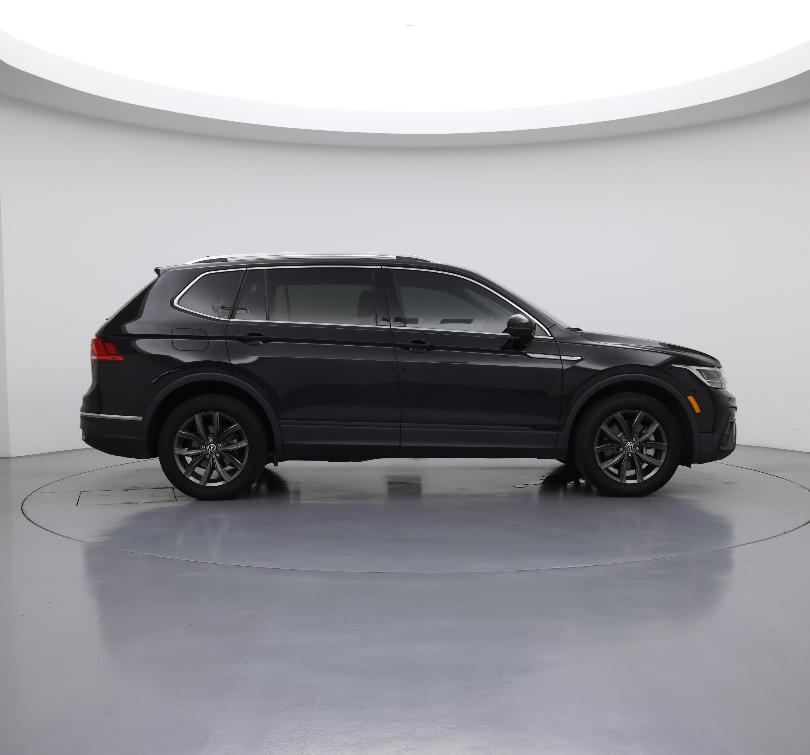 Thumbnail: 2024 Volkswagen Tiguan - 7