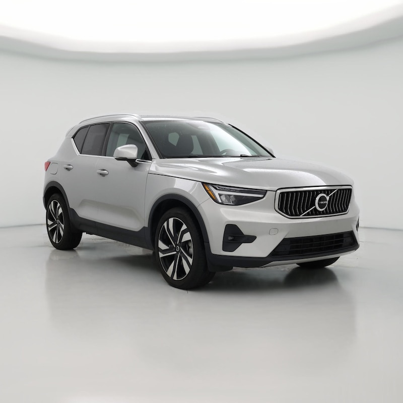 2023 Volvo XC40 B5 Plus Bright Theme