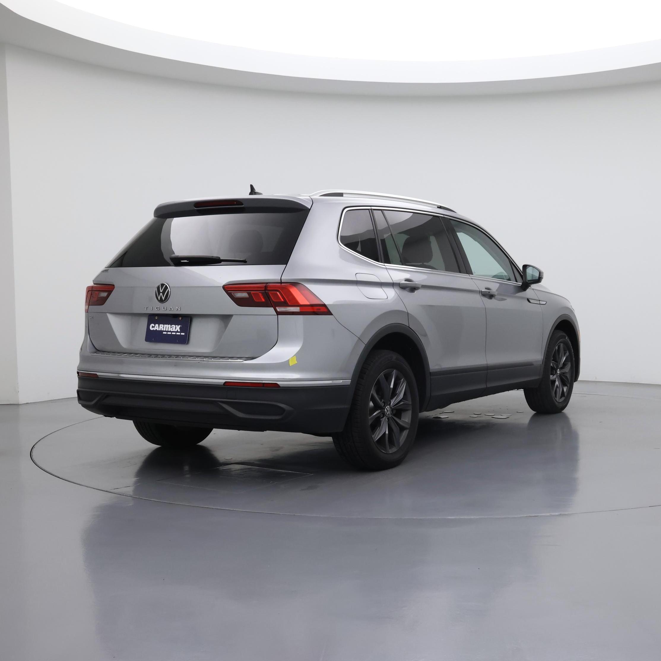 Thumbnail: 2023 Volkswagen Tiguan - 8