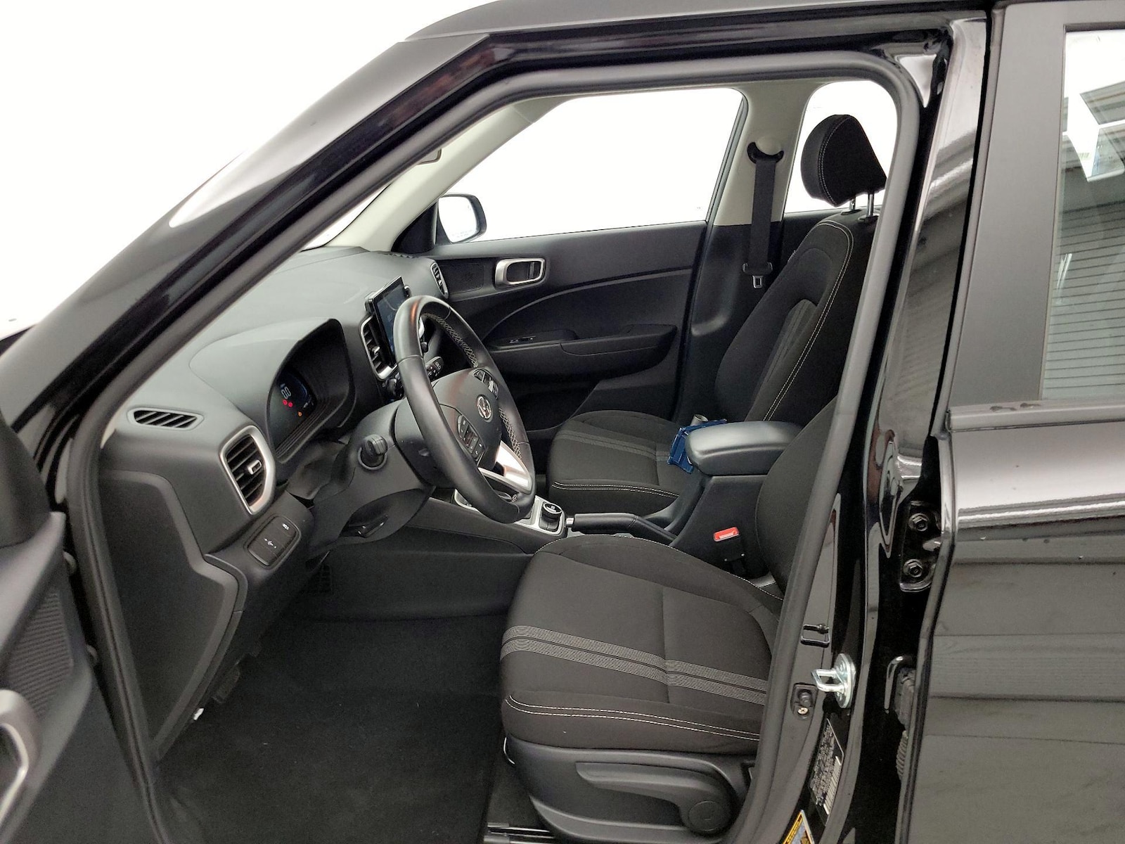 2025 Hyundai Venue SEL - Photo 12