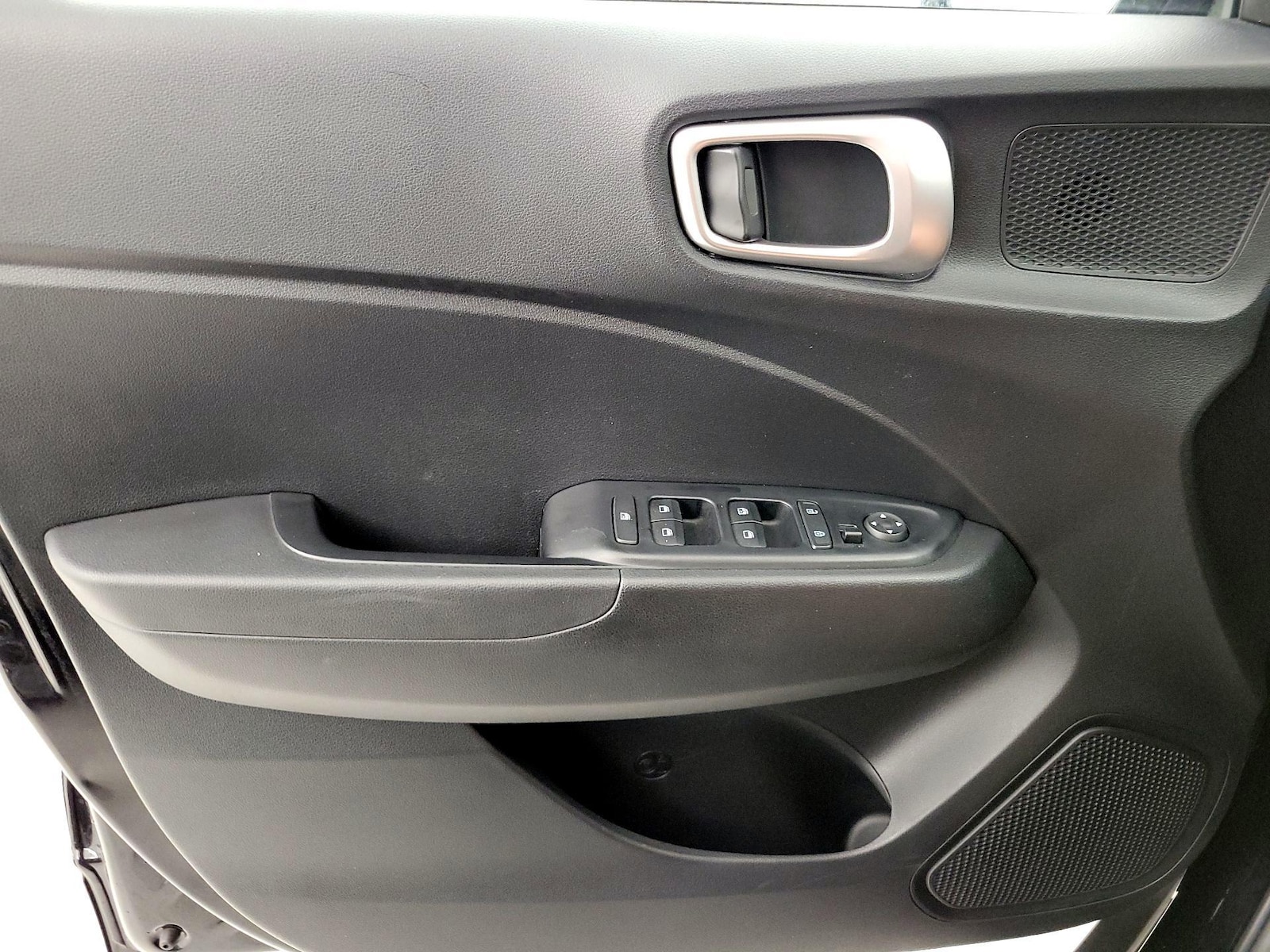 2025 Hyundai Venue SEL - Photo 13