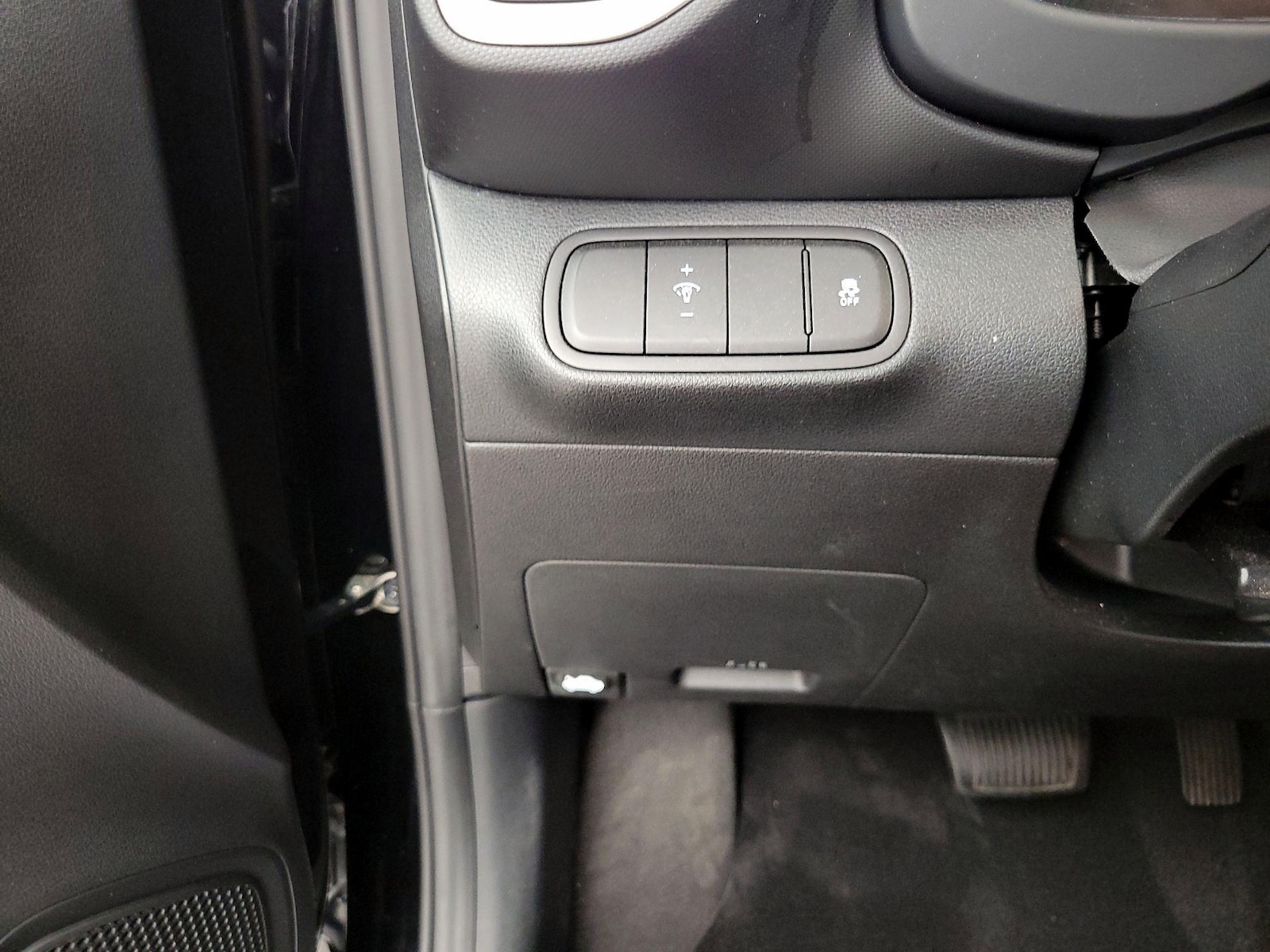 2025 Hyundai Venue SEL - Photo 14