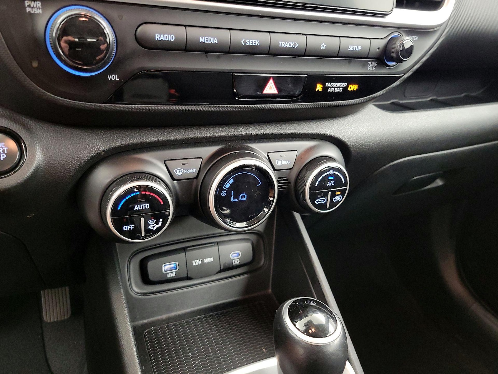2025 Hyundai Venue SEL - Photo 17