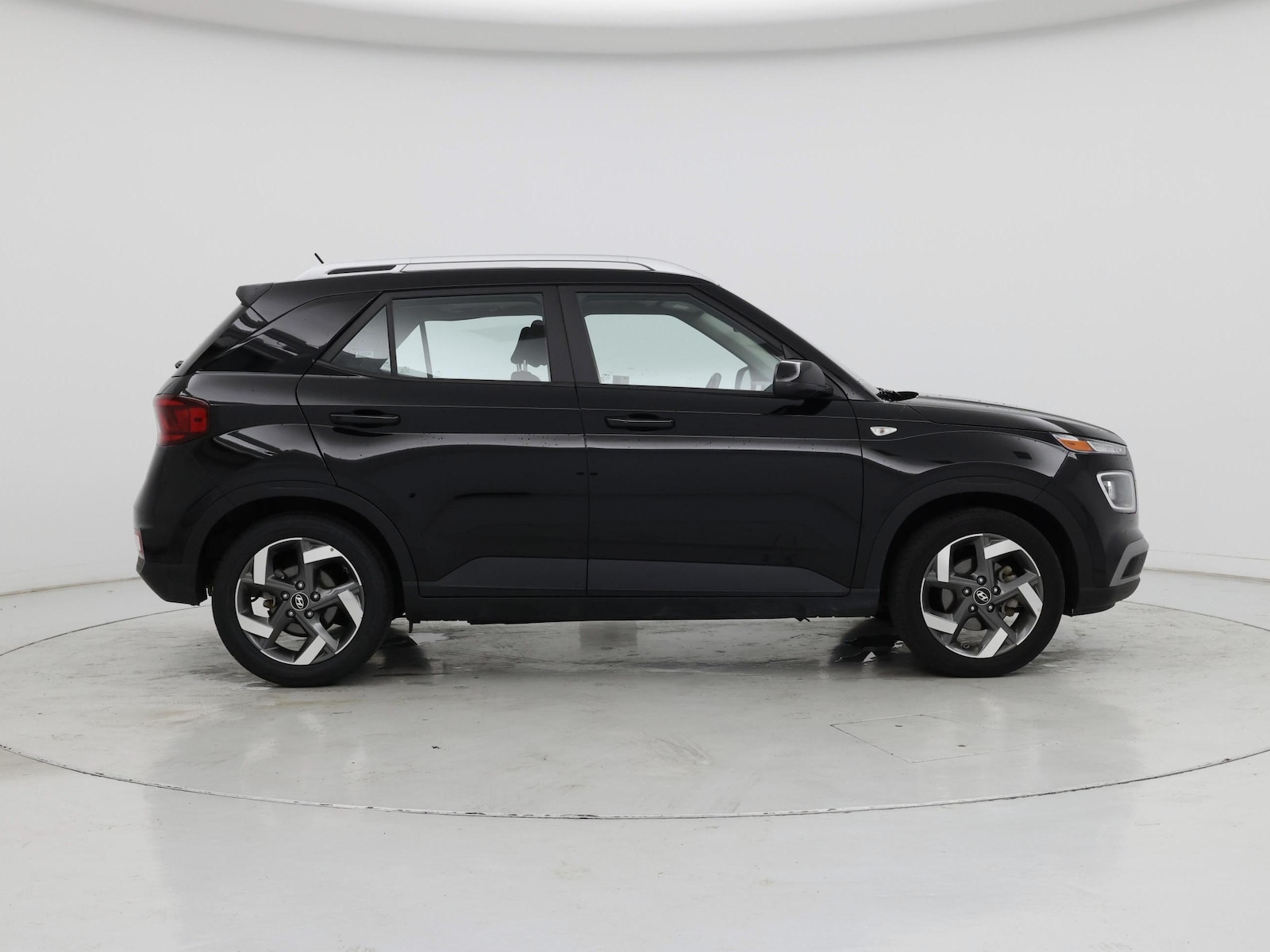 2025 Hyundai Venue SEL - Photo 8