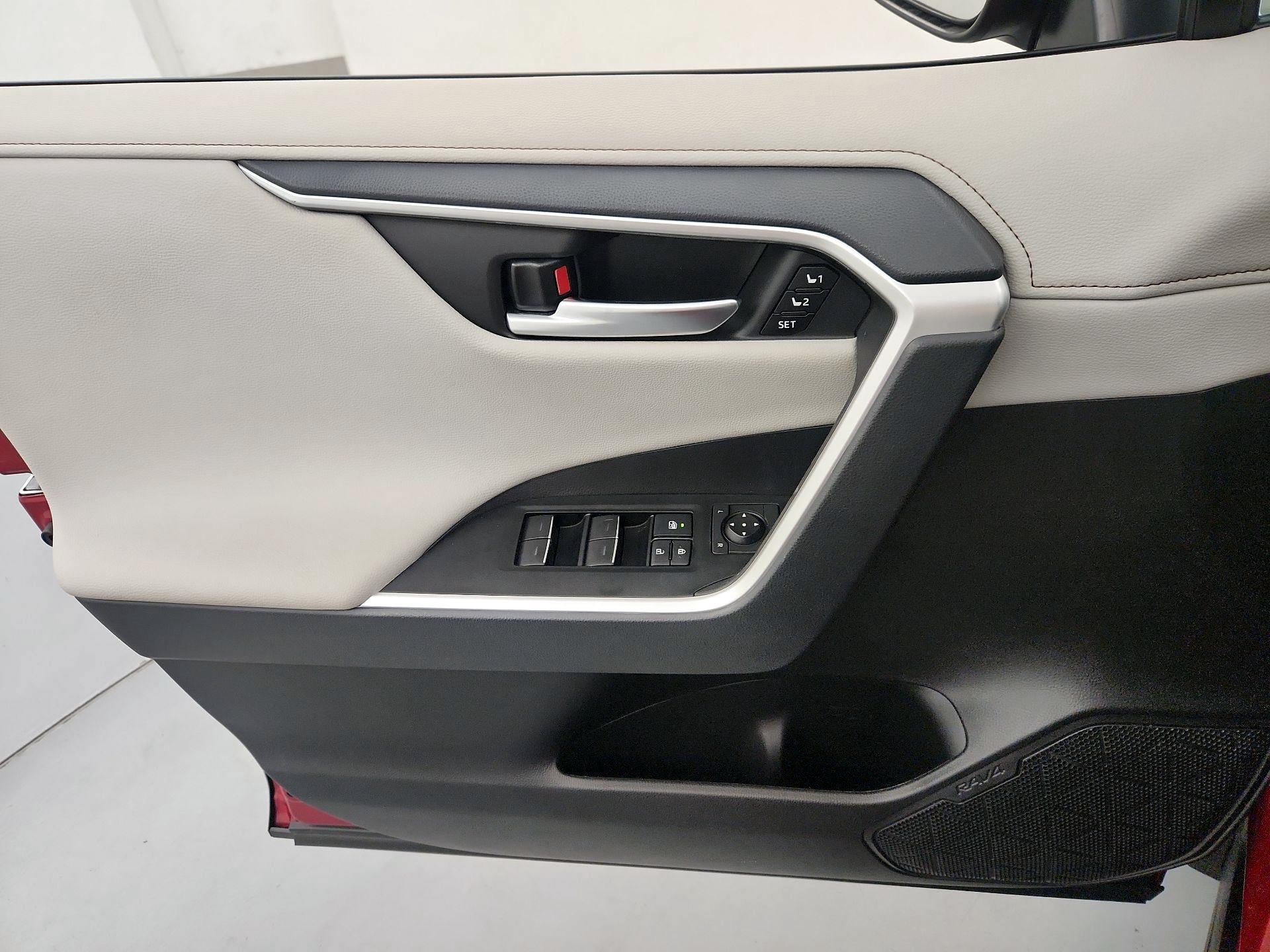 Thumbnail: 2025 Toyota RAV4 - 12