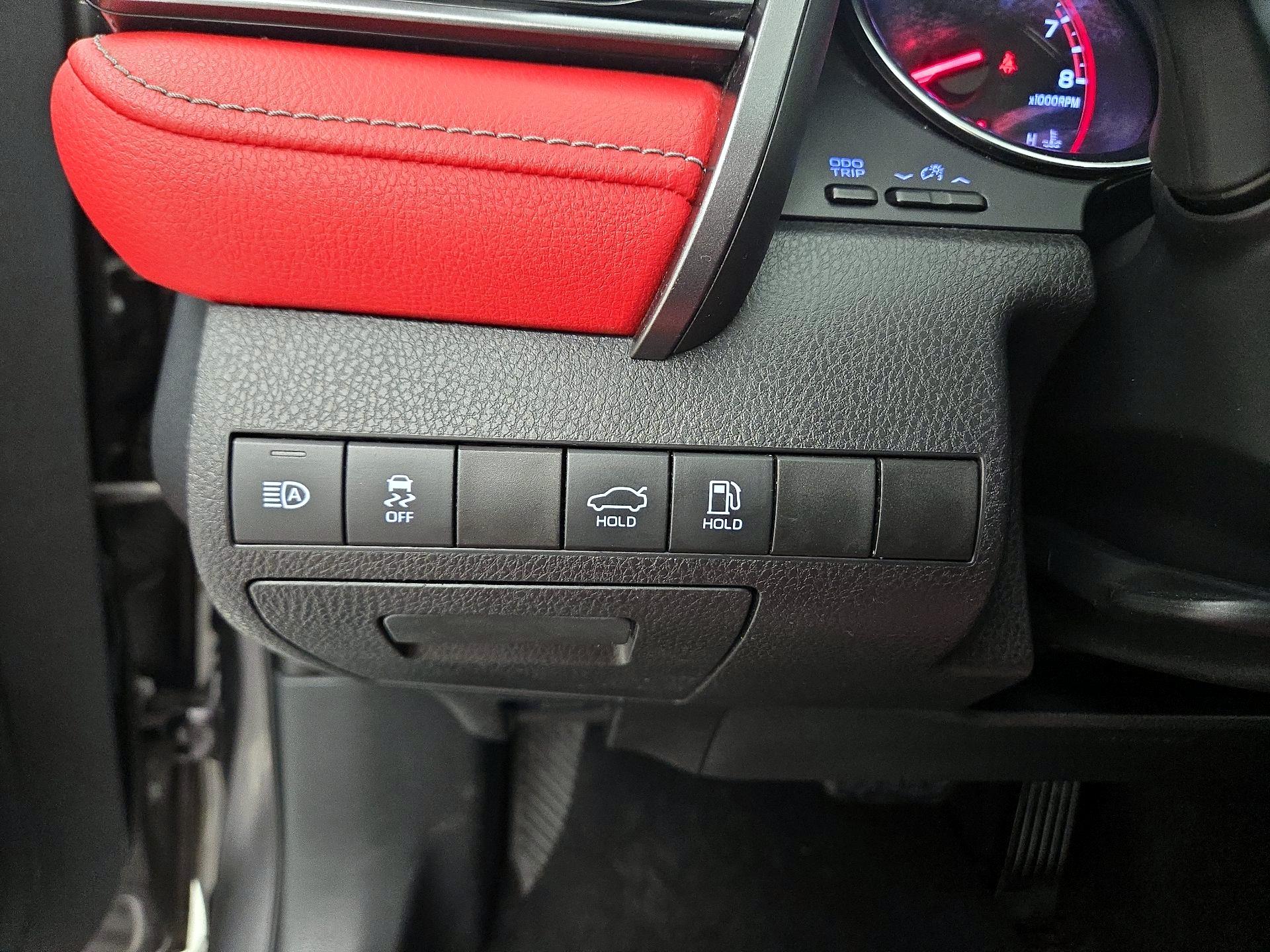 Thumbnail: 2019 Toyota Camry - 13