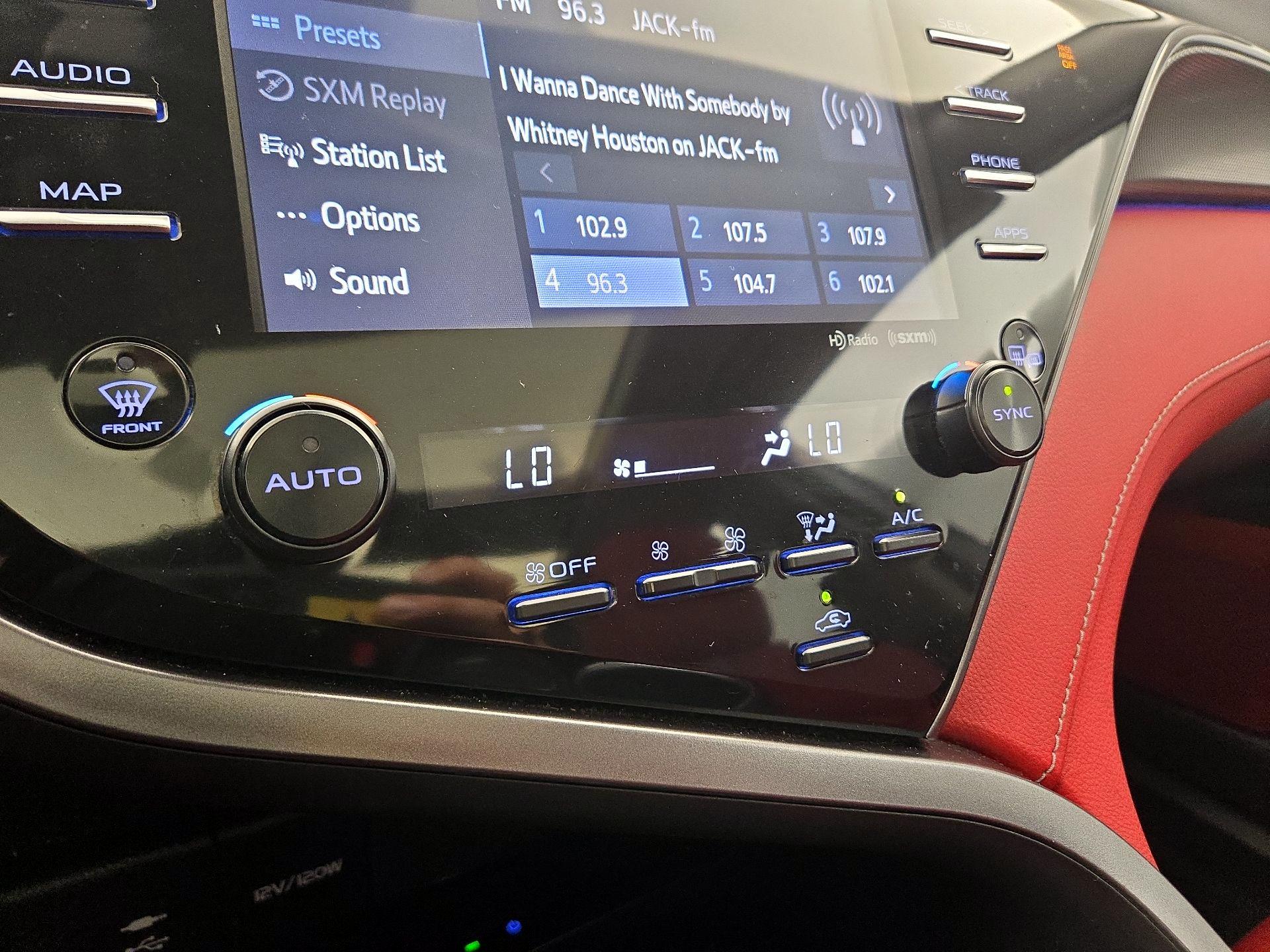 Thumbnail: 2019 Toyota Camry - 16