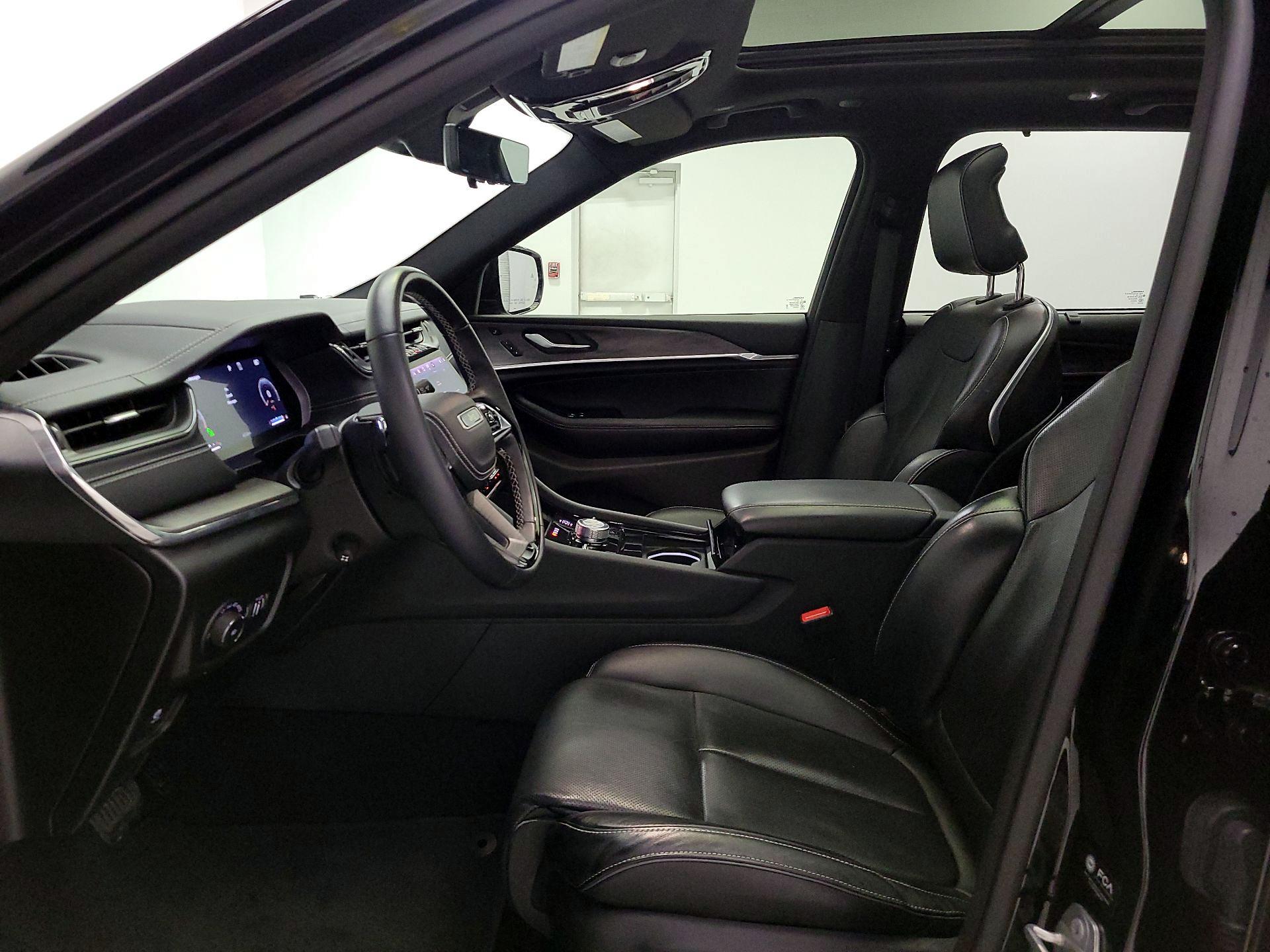 Thumbnail: 2023 Jeep Grand Cherokee - 11