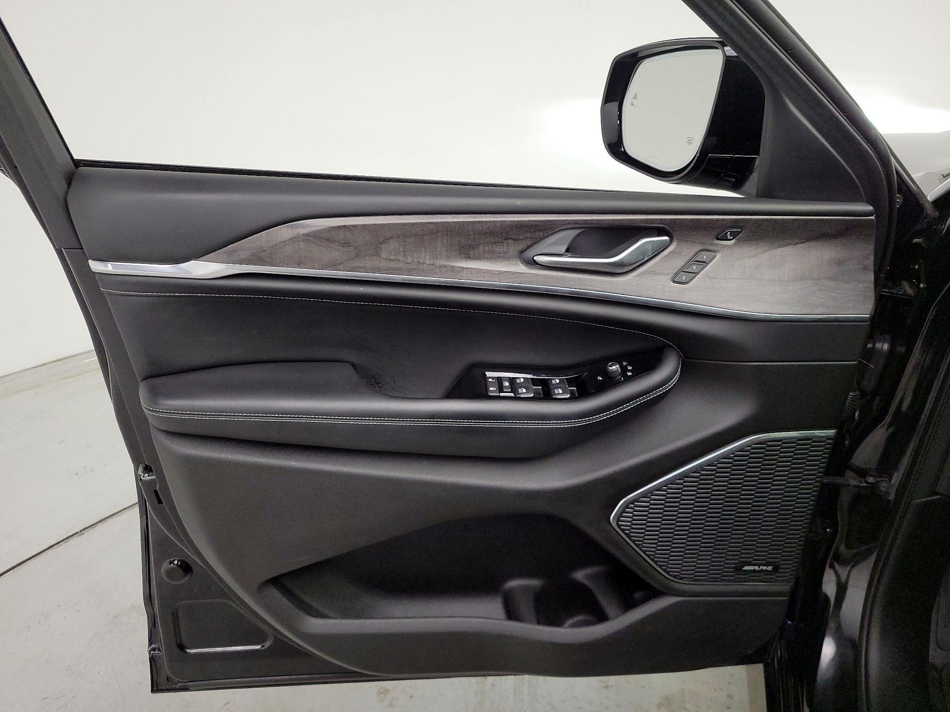 Thumbnail: 2023 Jeep Grand Cherokee - 12