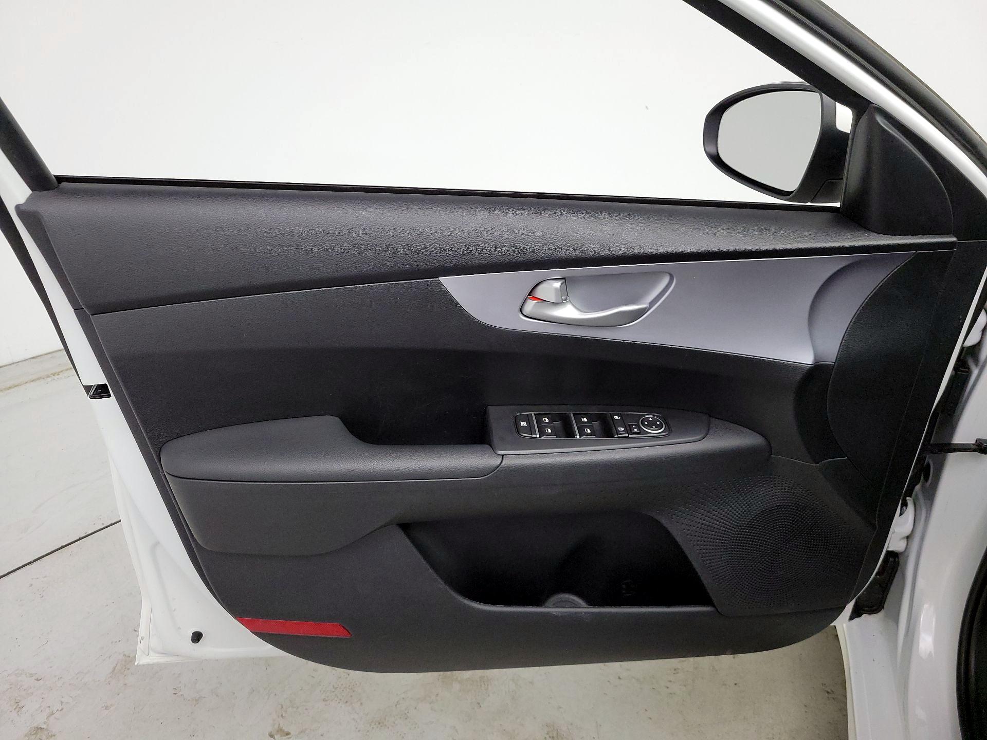 Thumbnail: 2024 Kia Forte - 12