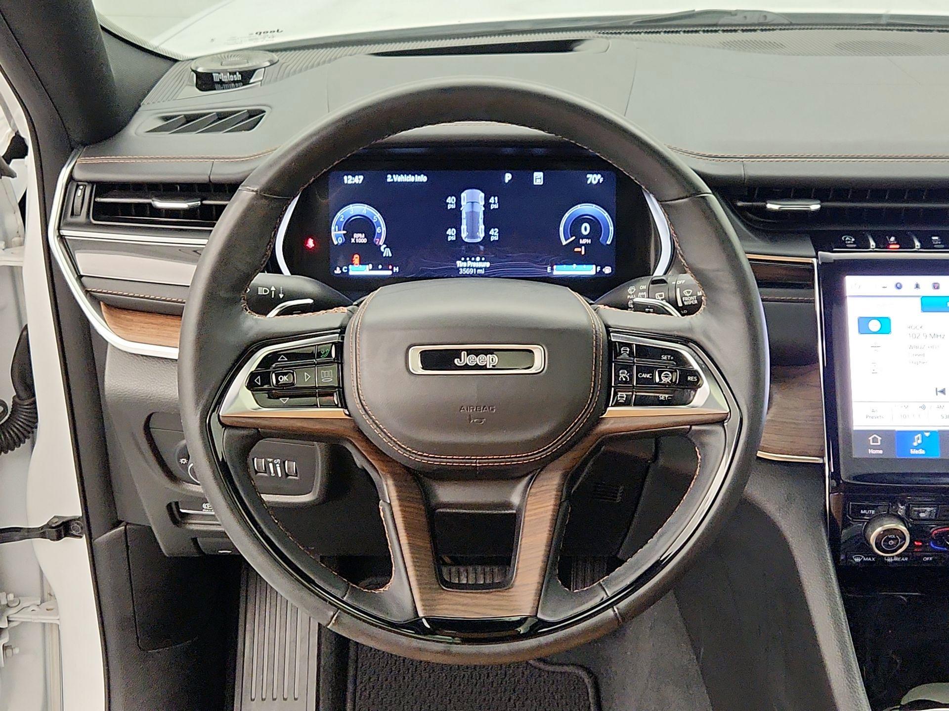 Thumbnail: 2023 Jeep Grand Cherokee - 10