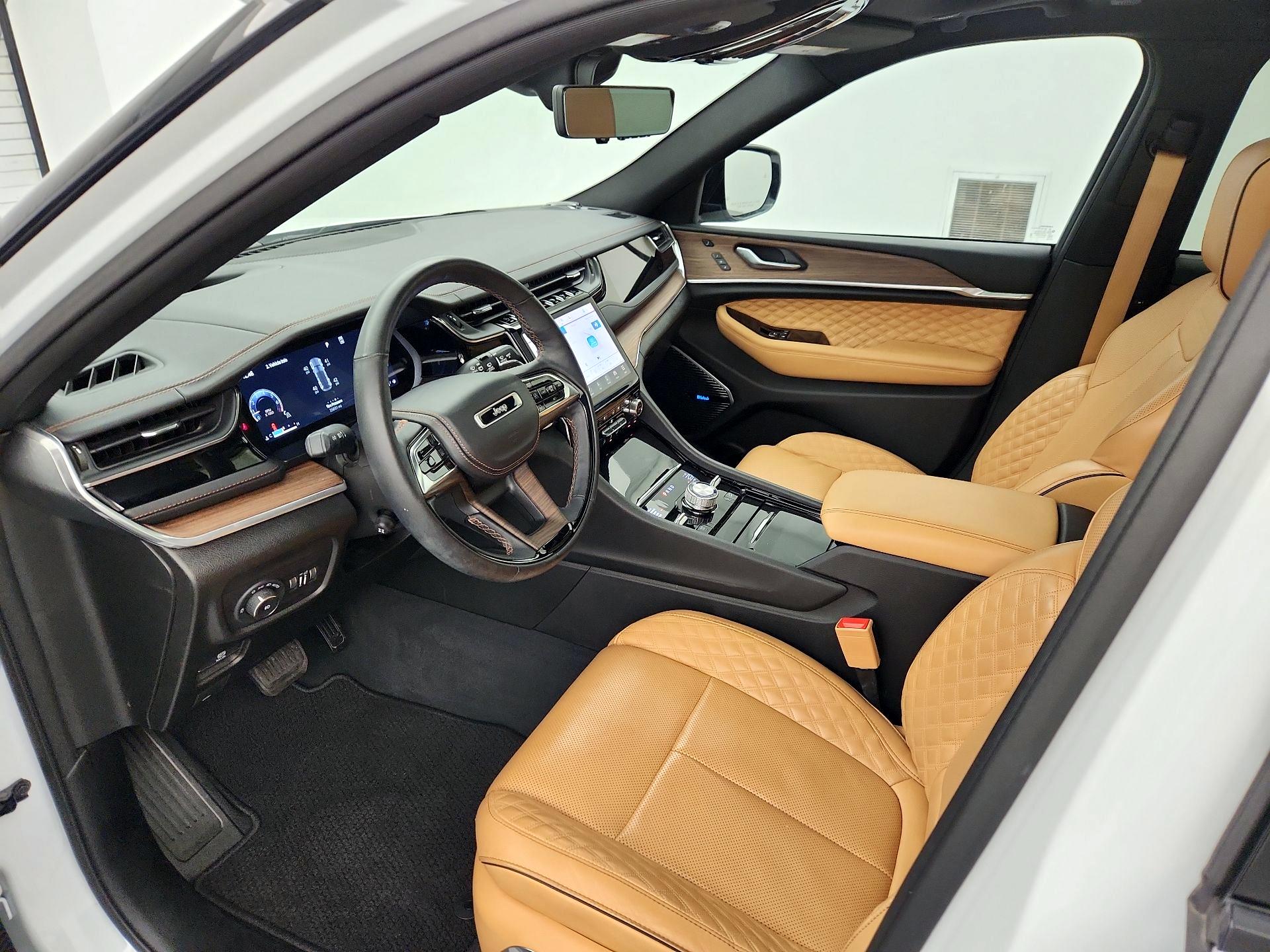 Thumbnail: 2023 Jeep Grand Cherokee - 11