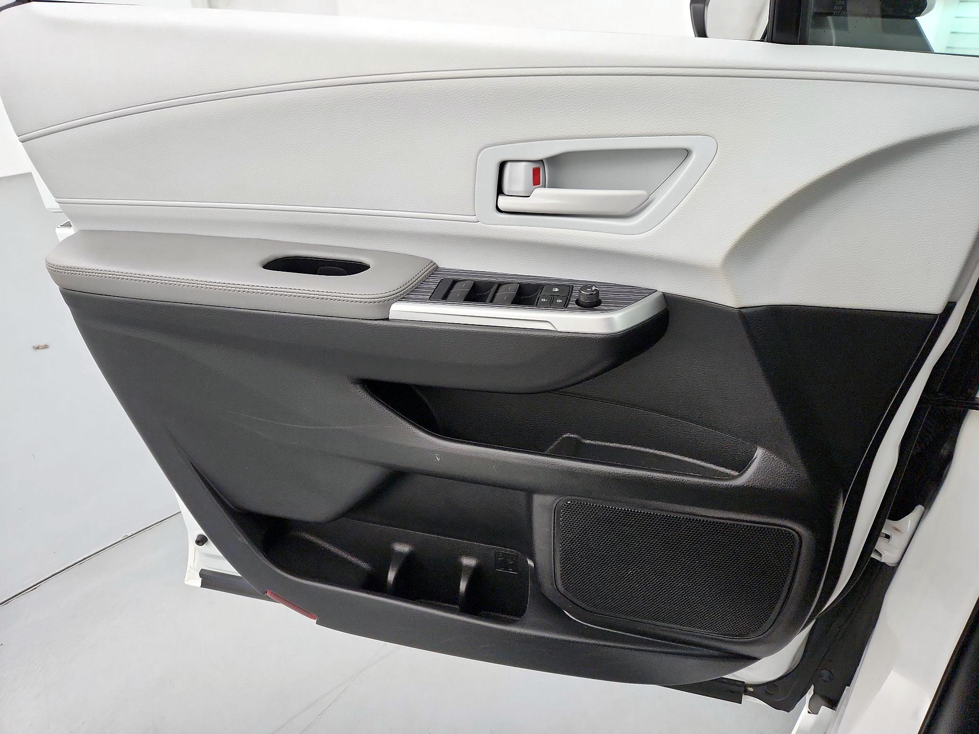 Thumbnail: 2025 Toyota Sienna - 12