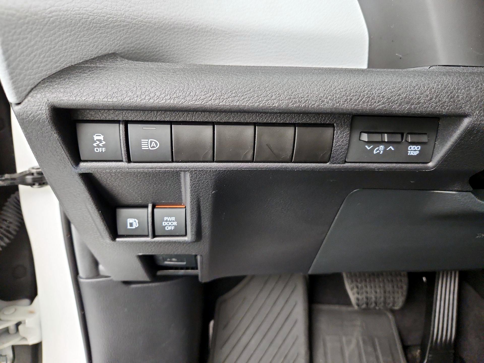 Thumbnail: 2025 Toyota Sienna - 13