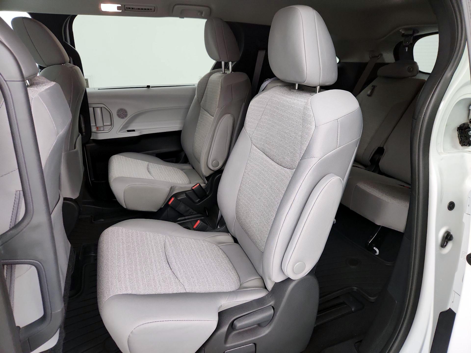 Thumbnail: 2025 Toyota Sienna - 19