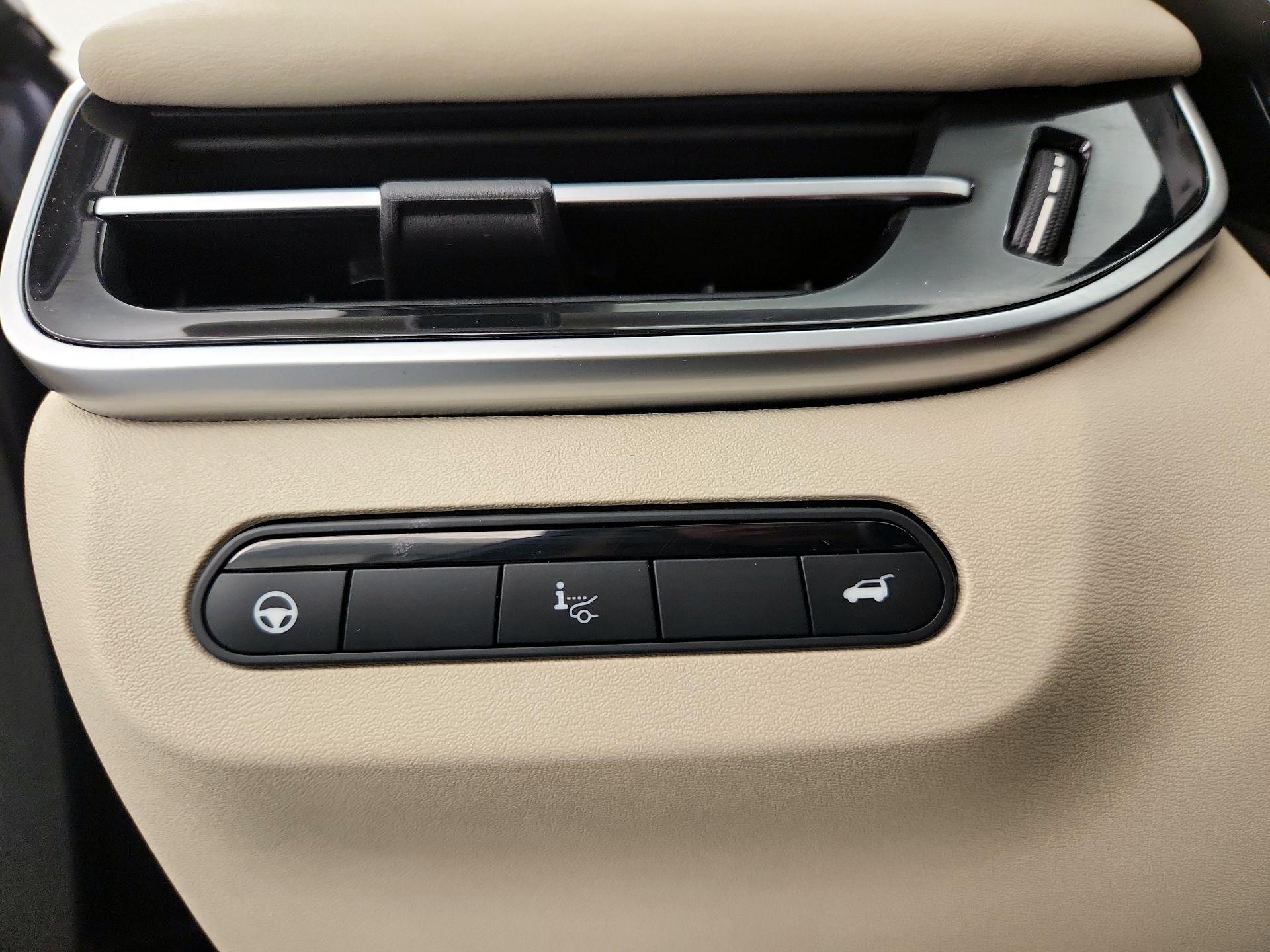 Thumbnail: 2023 INFINITI QX60 - 13