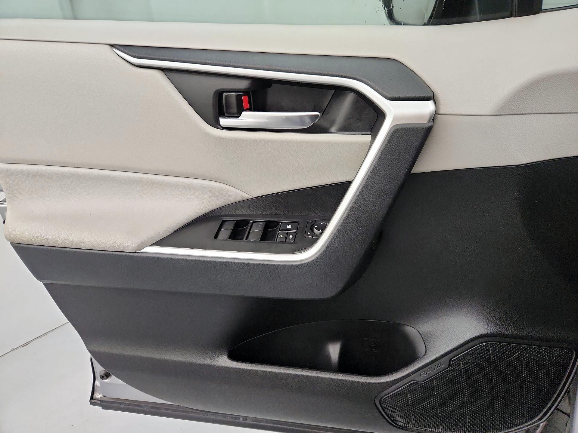 Thumbnail: 2021 Toyota RAV4 - 12