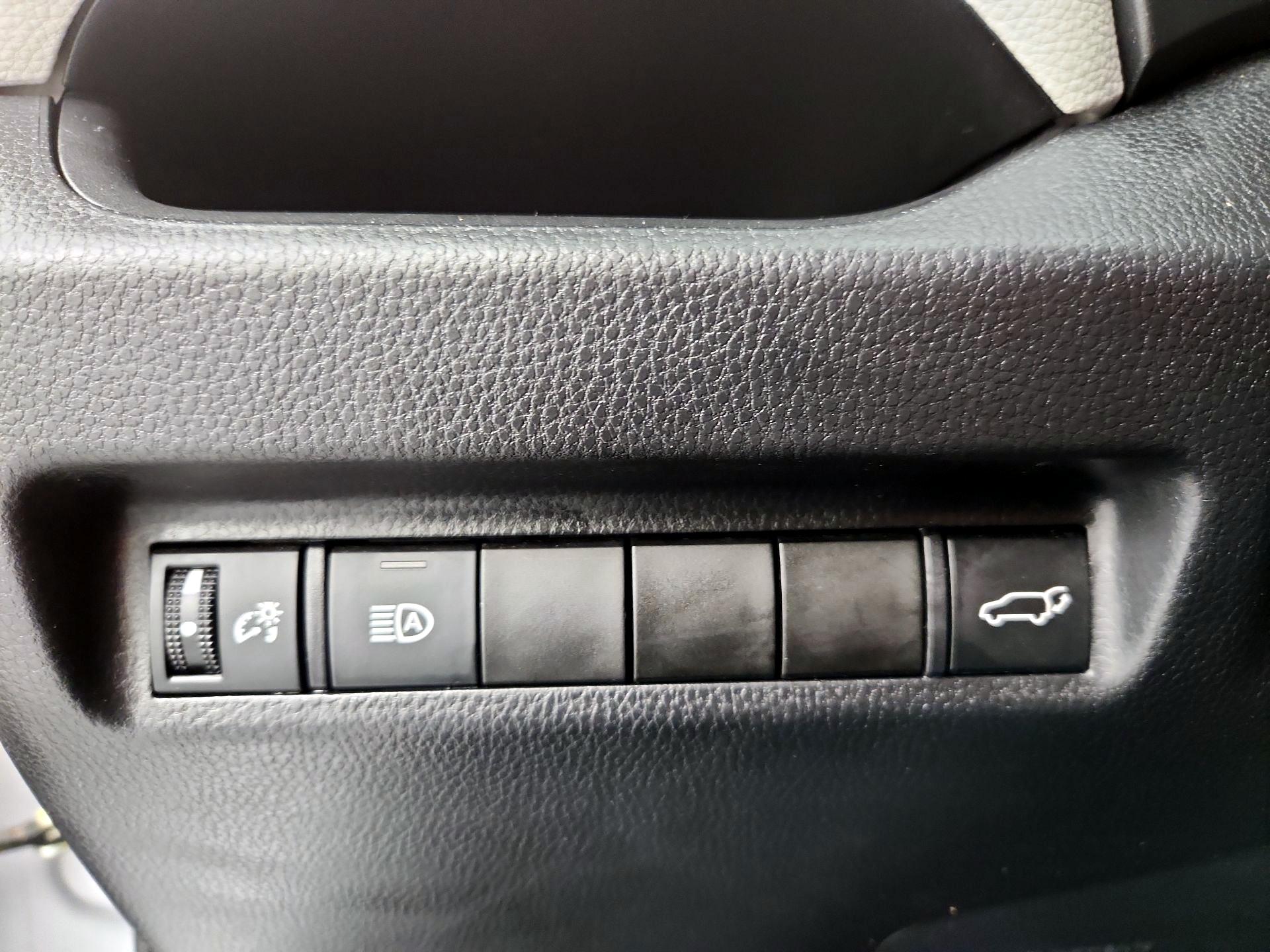 Thumbnail: 2021 Toyota RAV4 - 13