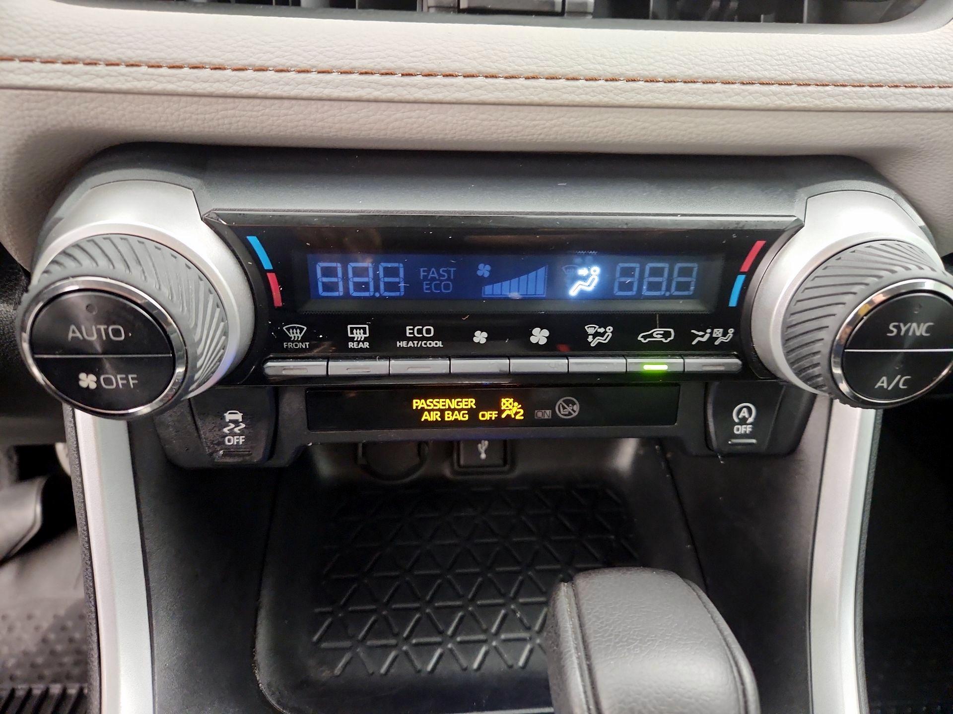 Thumbnail: 2021 Toyota RAV4 - 16