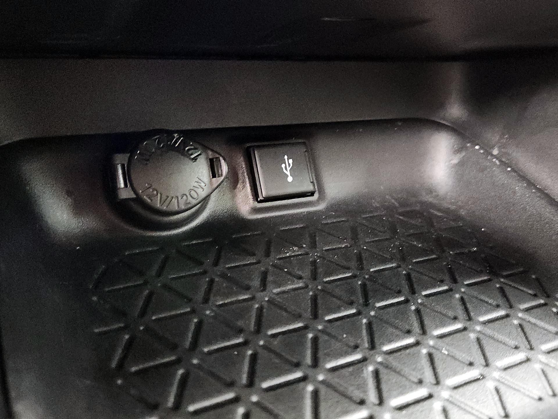 Thumbnail: 2021 Toyota RAV4 - 18