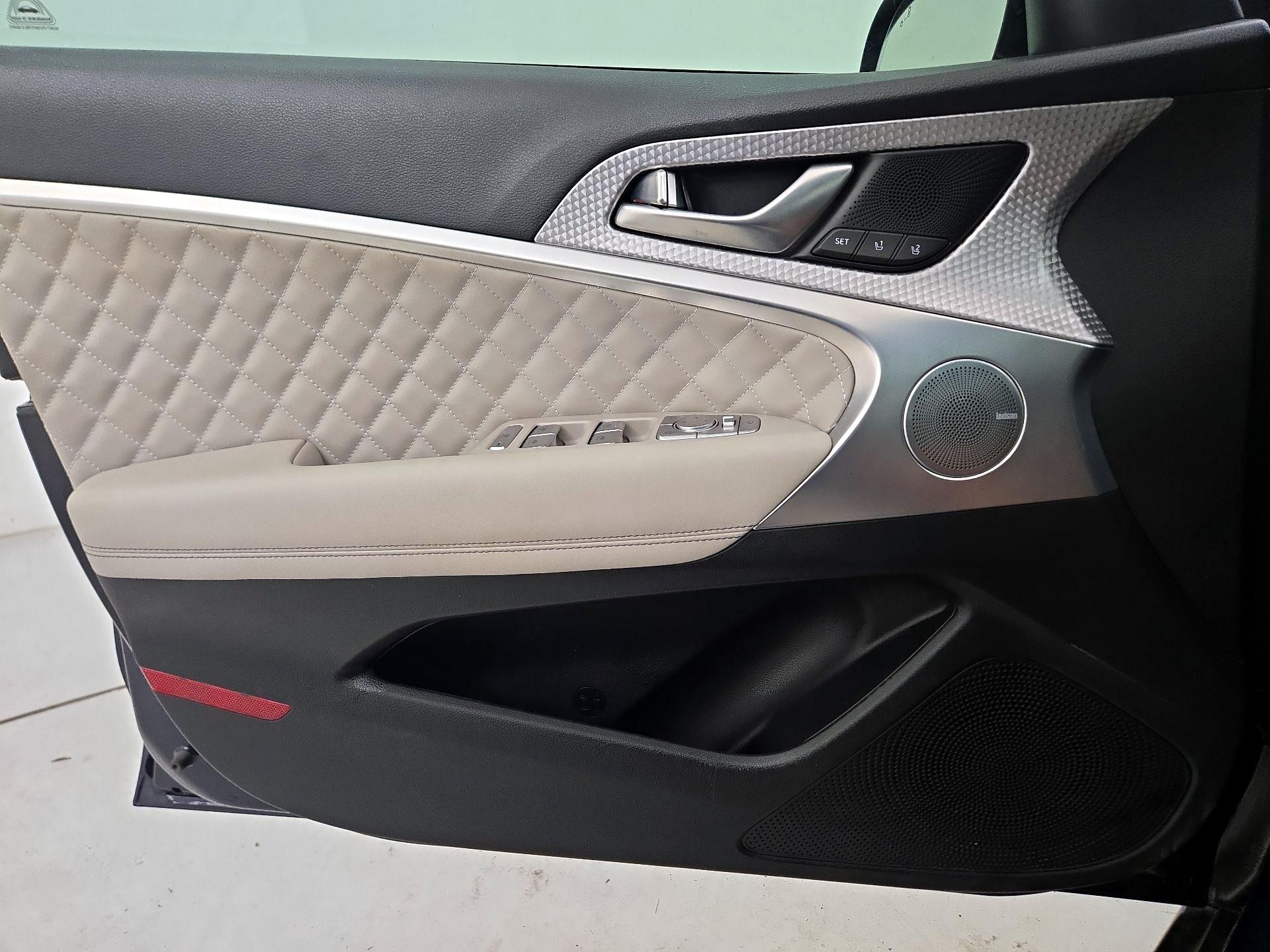 Thumbnail: 2023 Genesis G70 - 12