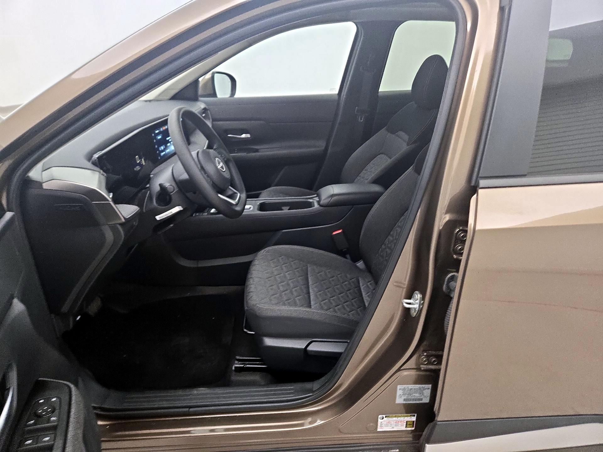 Thumbnail: 2025 Nissan Kicks - 11