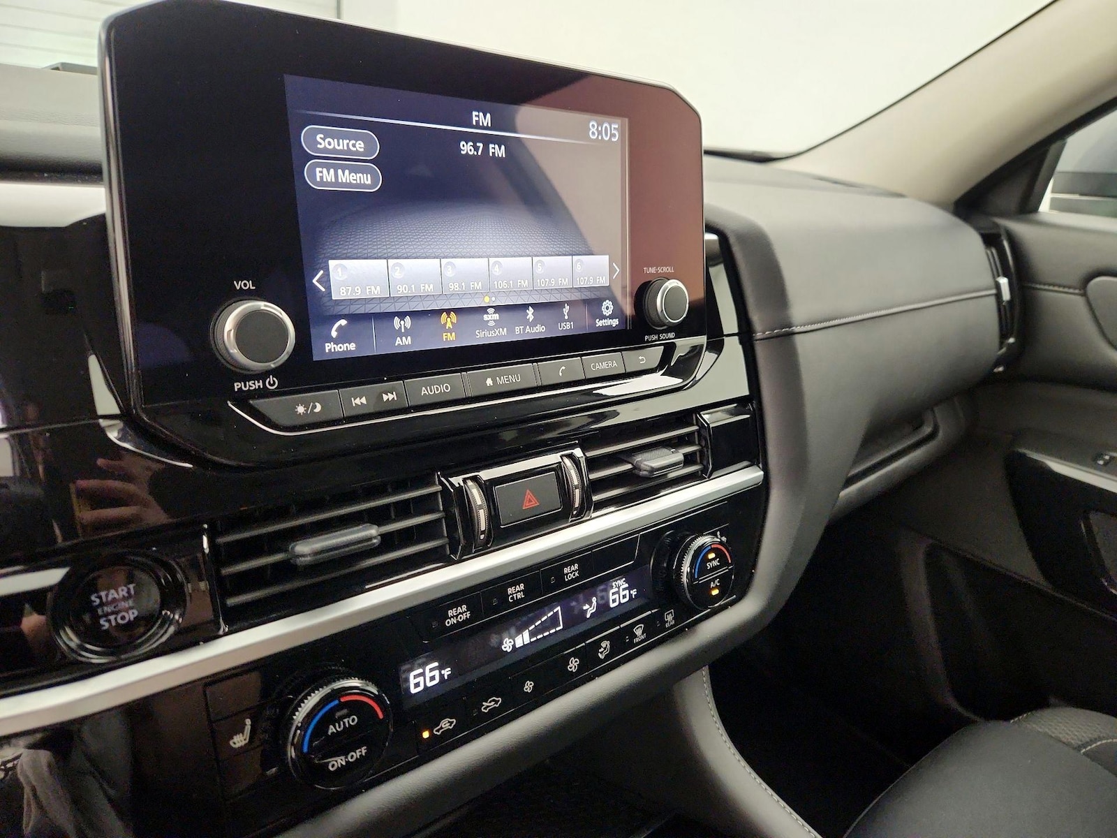 2025 Nissan Pathfinder SV - Photo 16