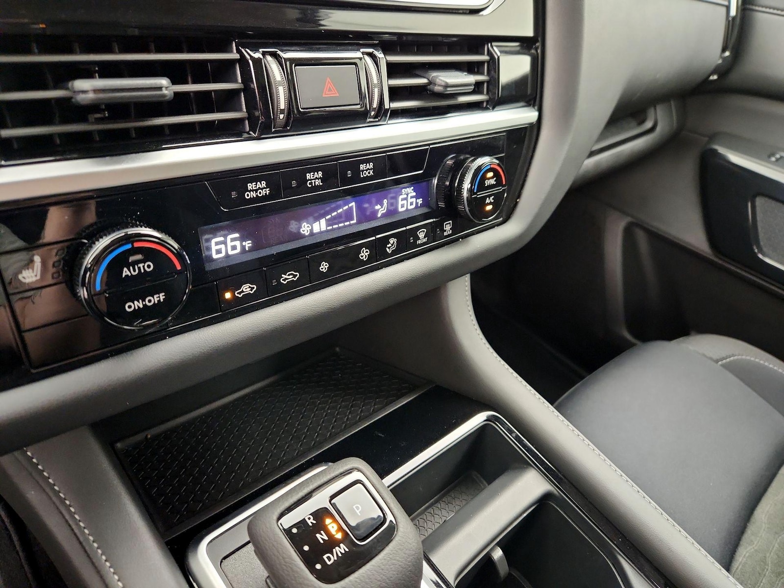 2025 Nissan Pathfinder SV - Photo 17