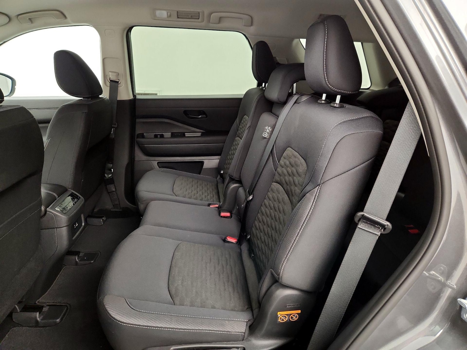 2025 Nissan Pathfinder SV - Photo 20