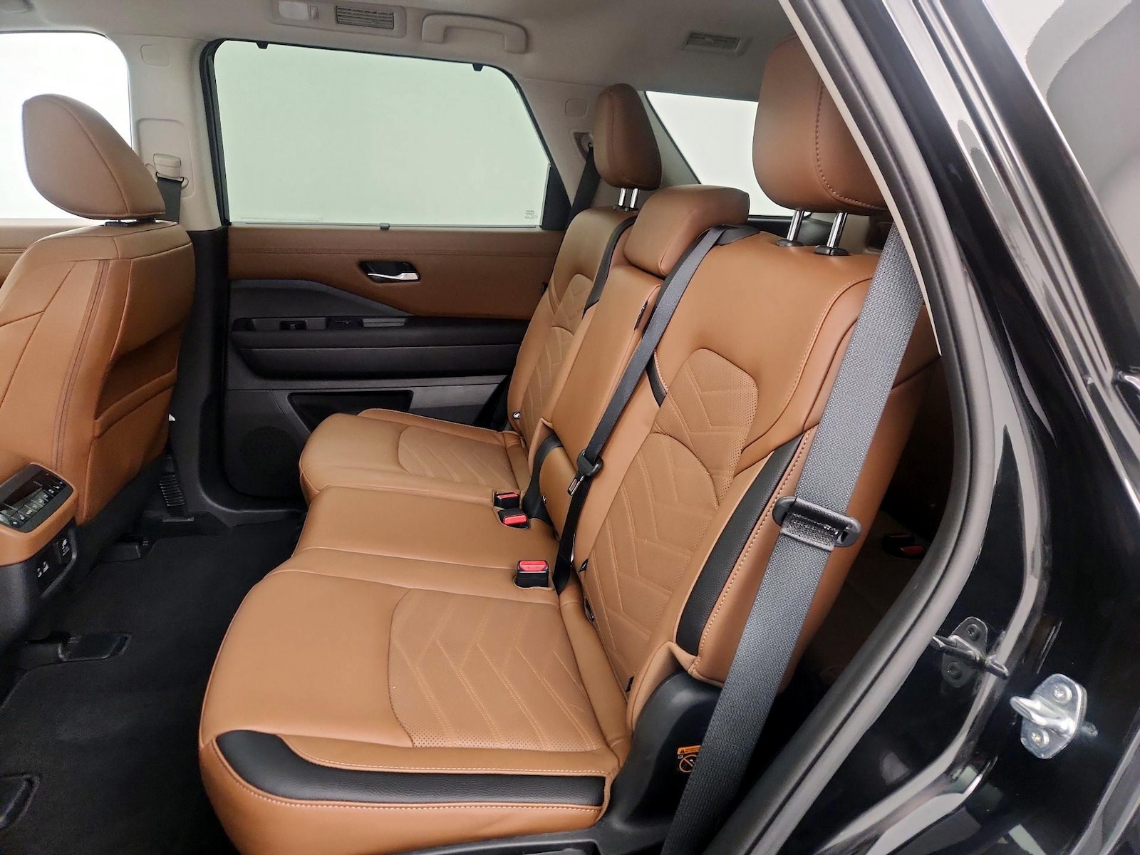 2025 Nissan Pathfinder Platinum - Photo 22