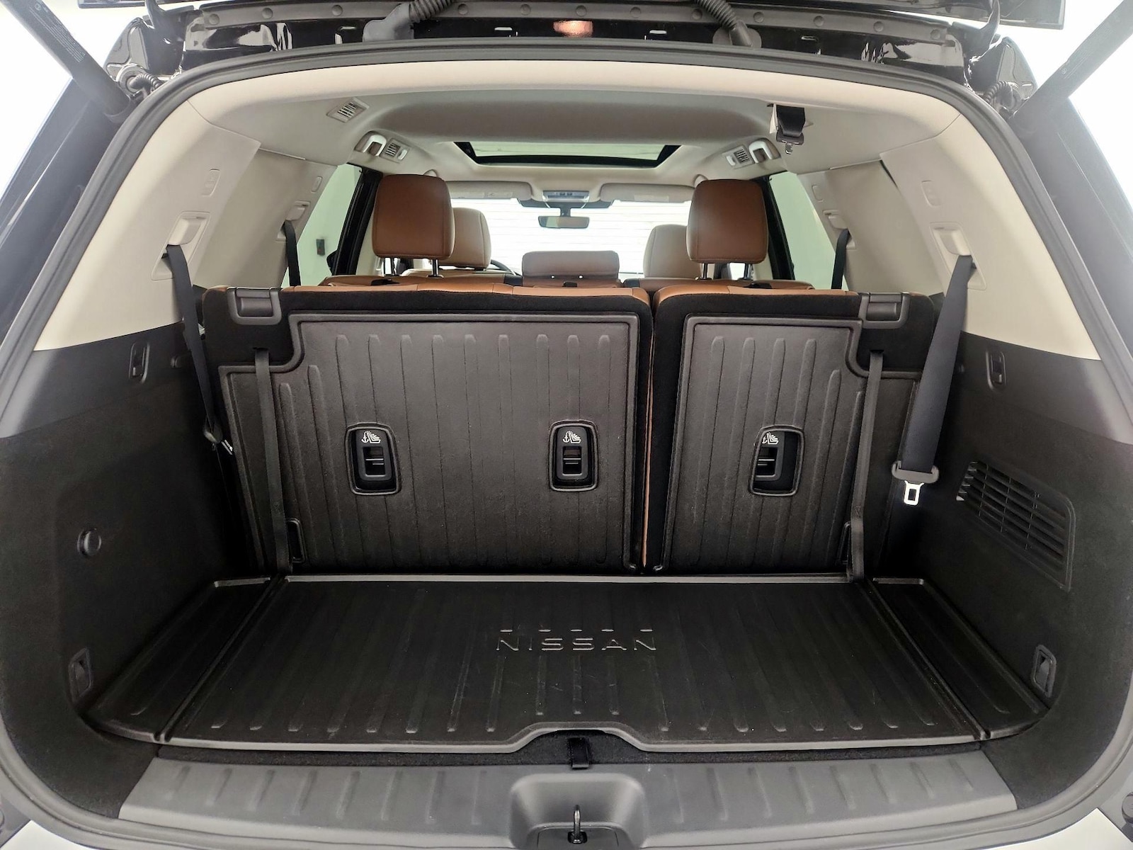 2025 Nissan Pathfinder Platinum - Photo 24