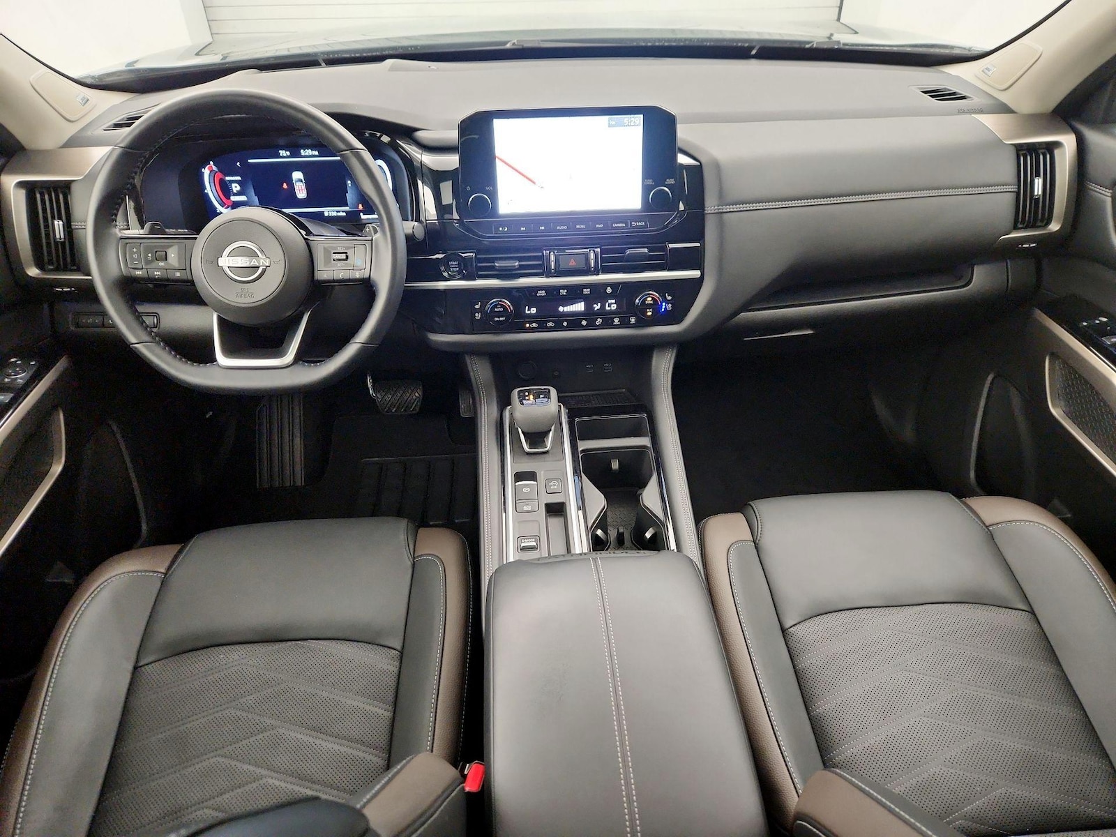 2025 Nissan Pathfinder Platinum - Photo 10