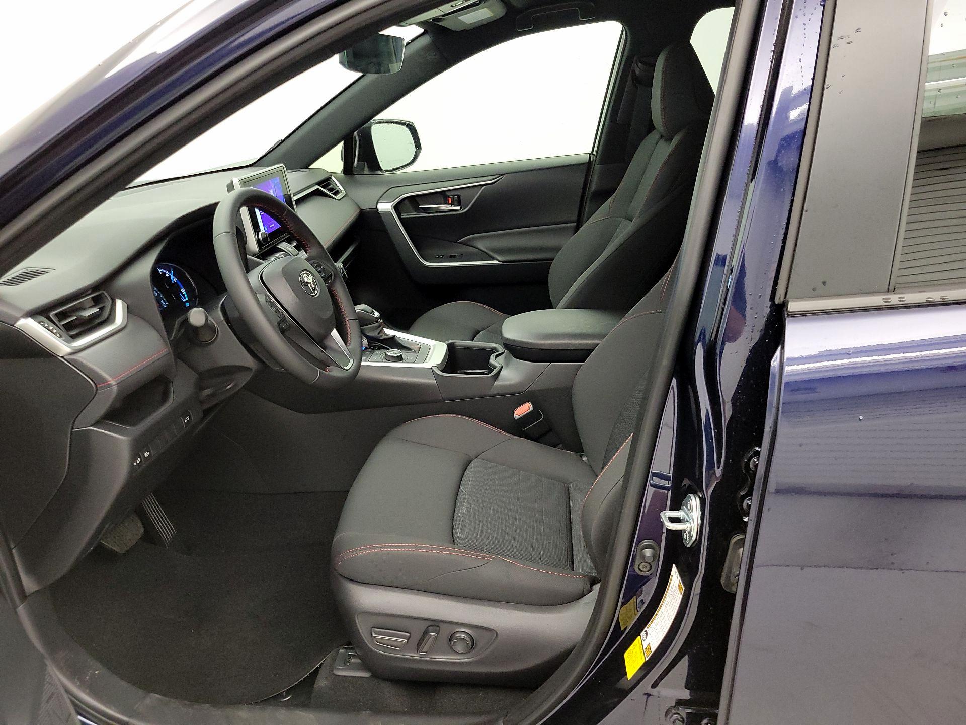 Thumbnail: 2025 Toyota RAV4 - 11