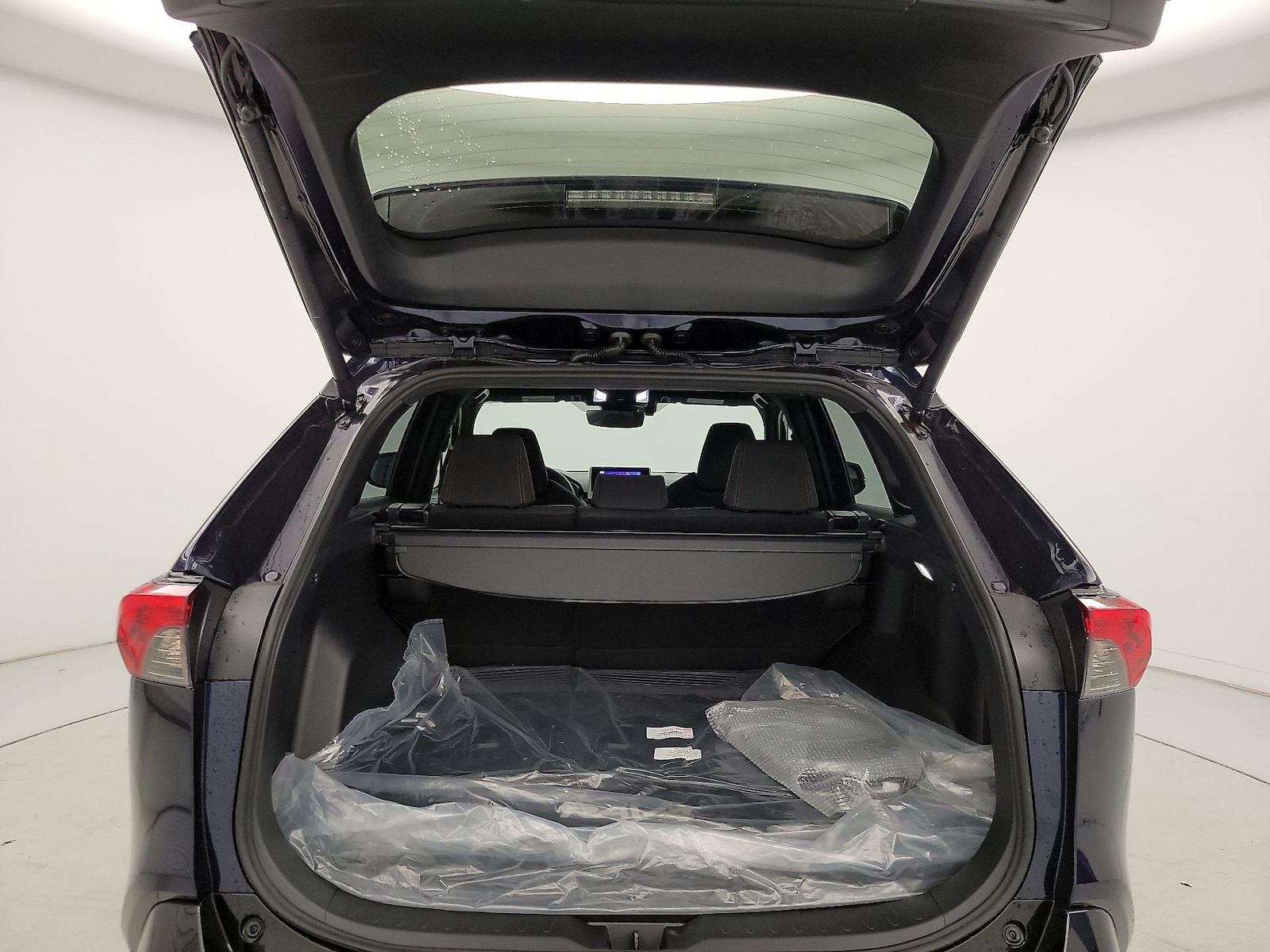 2025 Toyota RAV4 SE - Photo 22