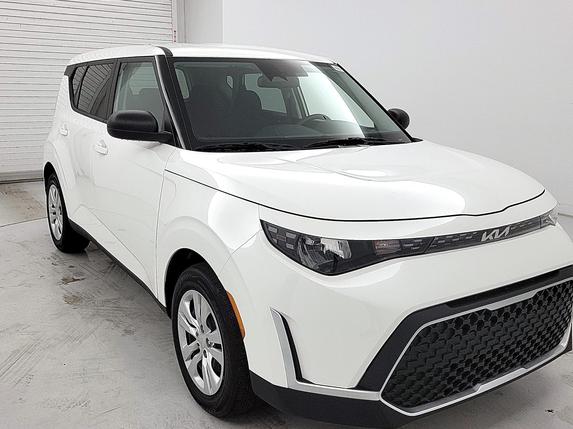 White 2025 Kia Soul SUV / Crossover Front-Wheel Drive Automatic