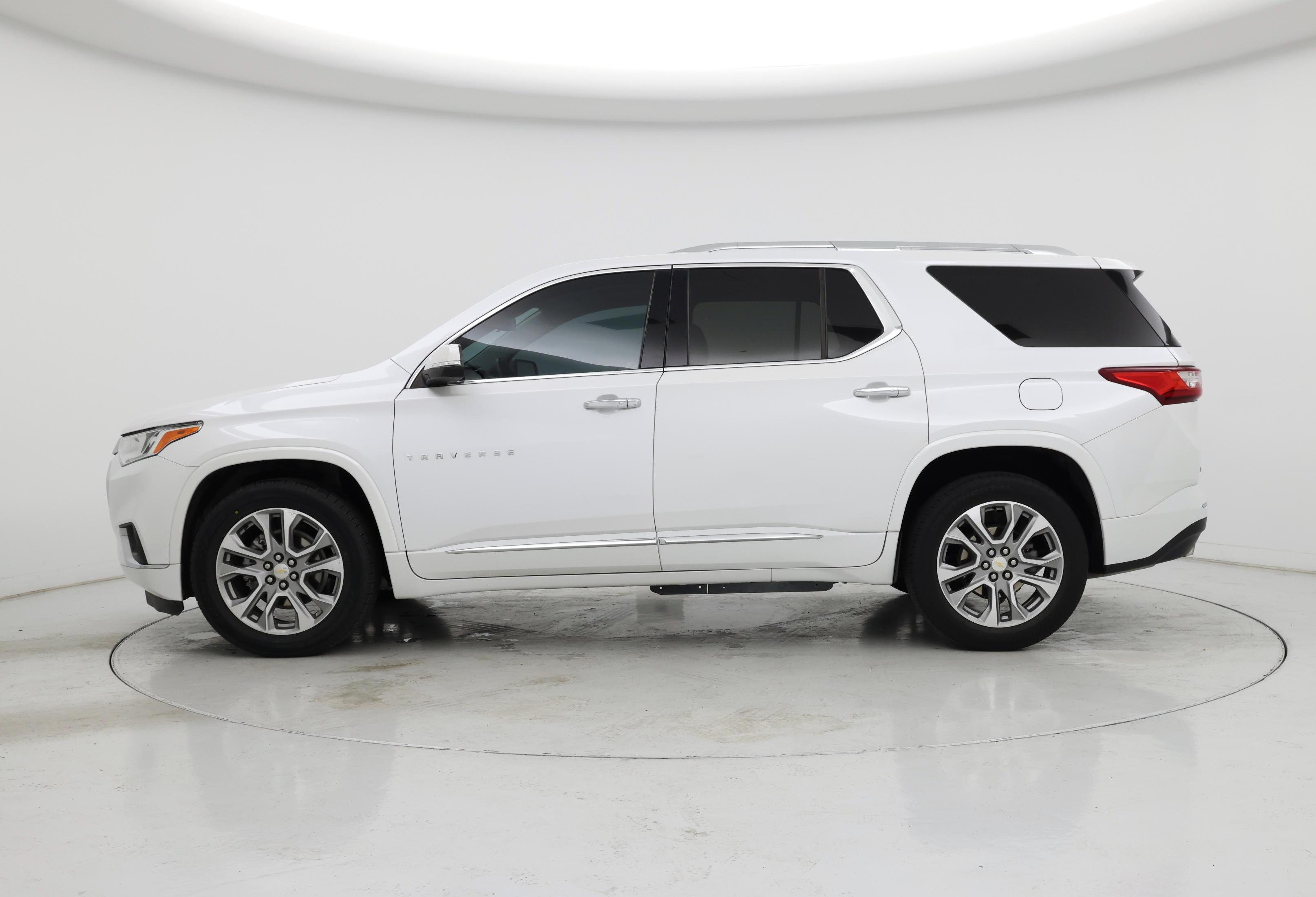 Thumbnail: 2021 Chevrolet Traverse - 3