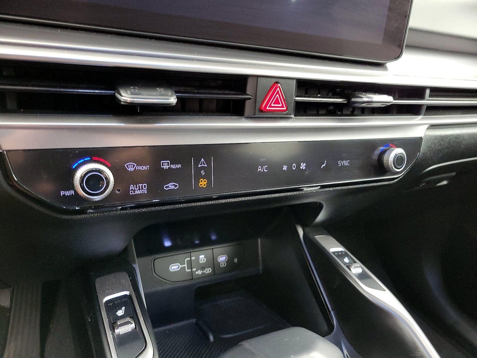 2025 Kia Sorento S - Photo 16