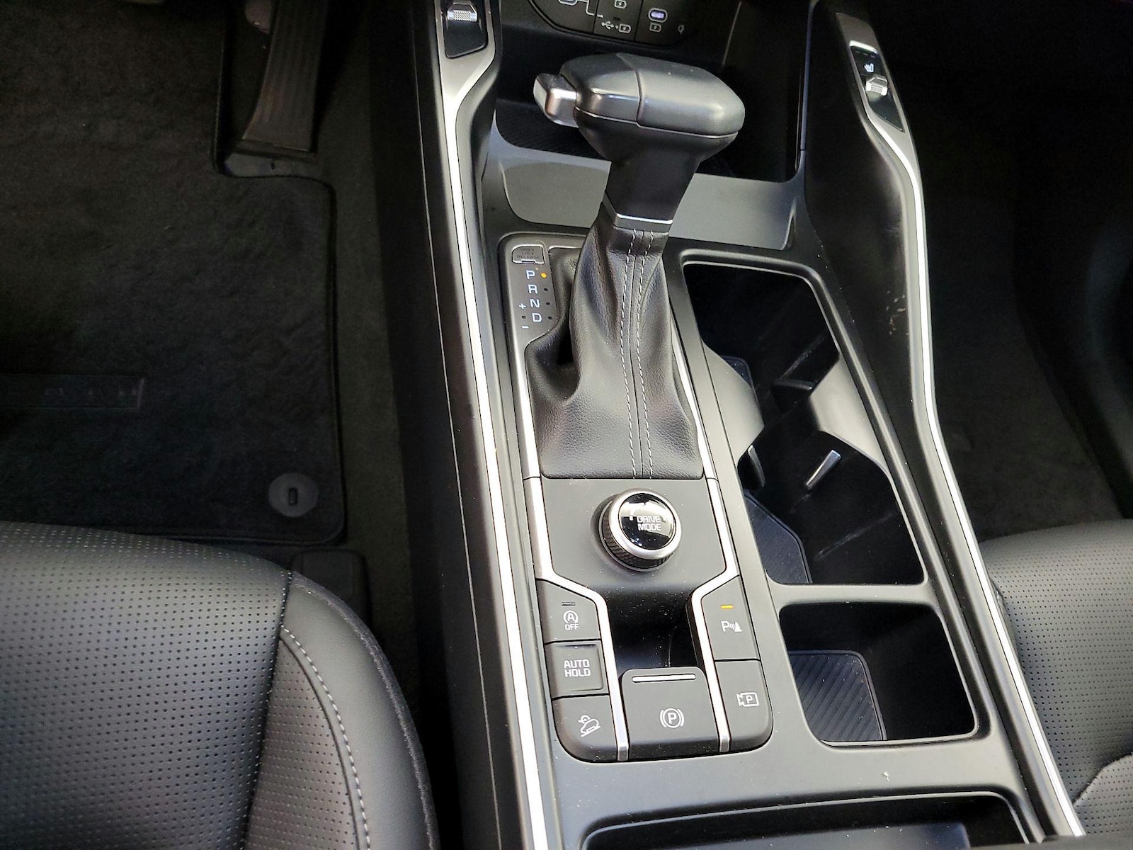2025 Kia Sorento S - Photo 17