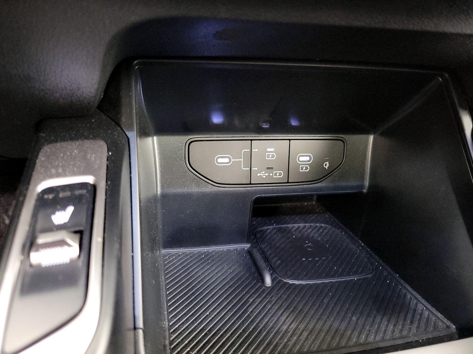 2025 Kia Sorento S - Photo 18