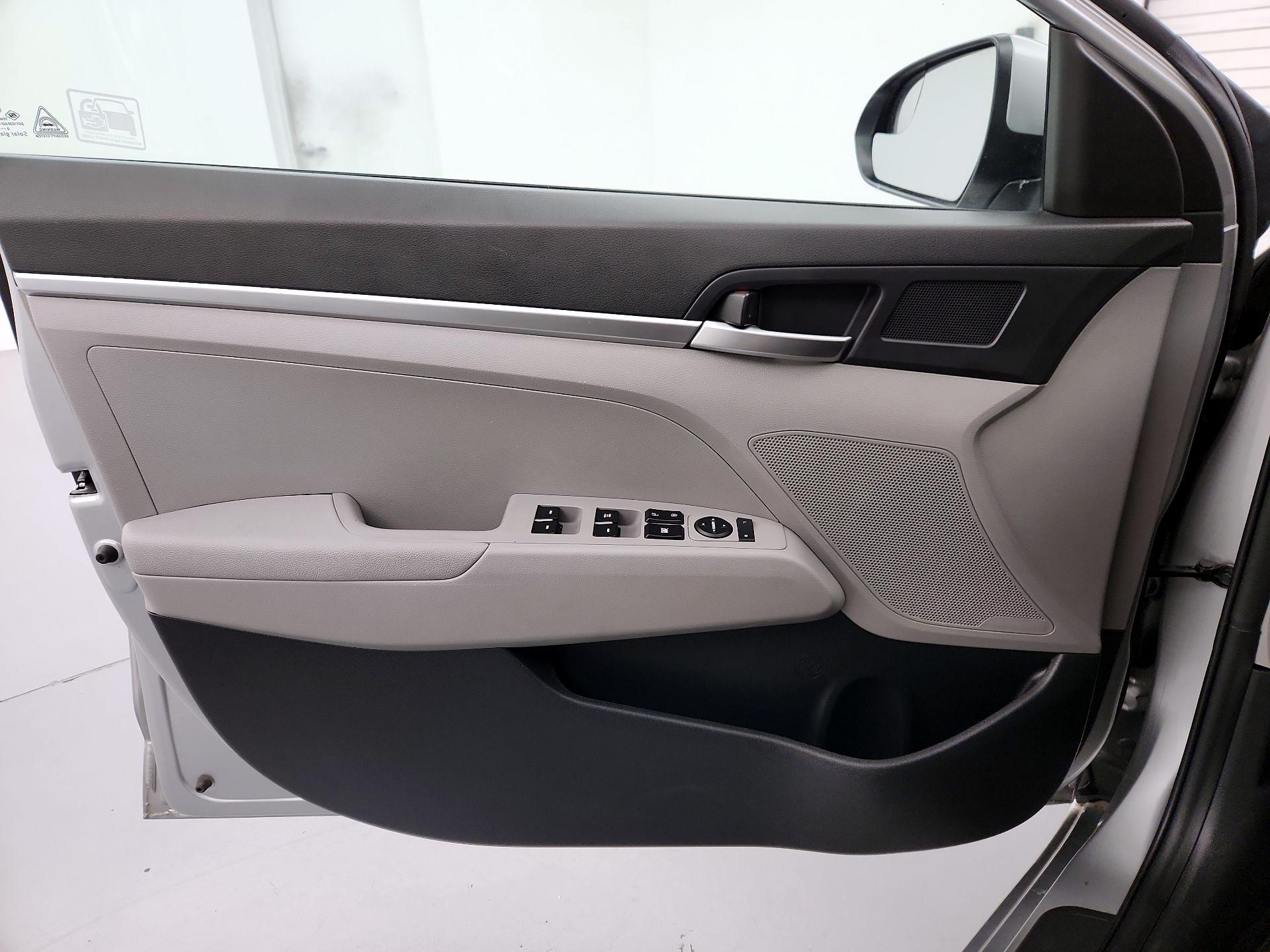 Thumbnail: 2020 Hyundai Elantra - 12