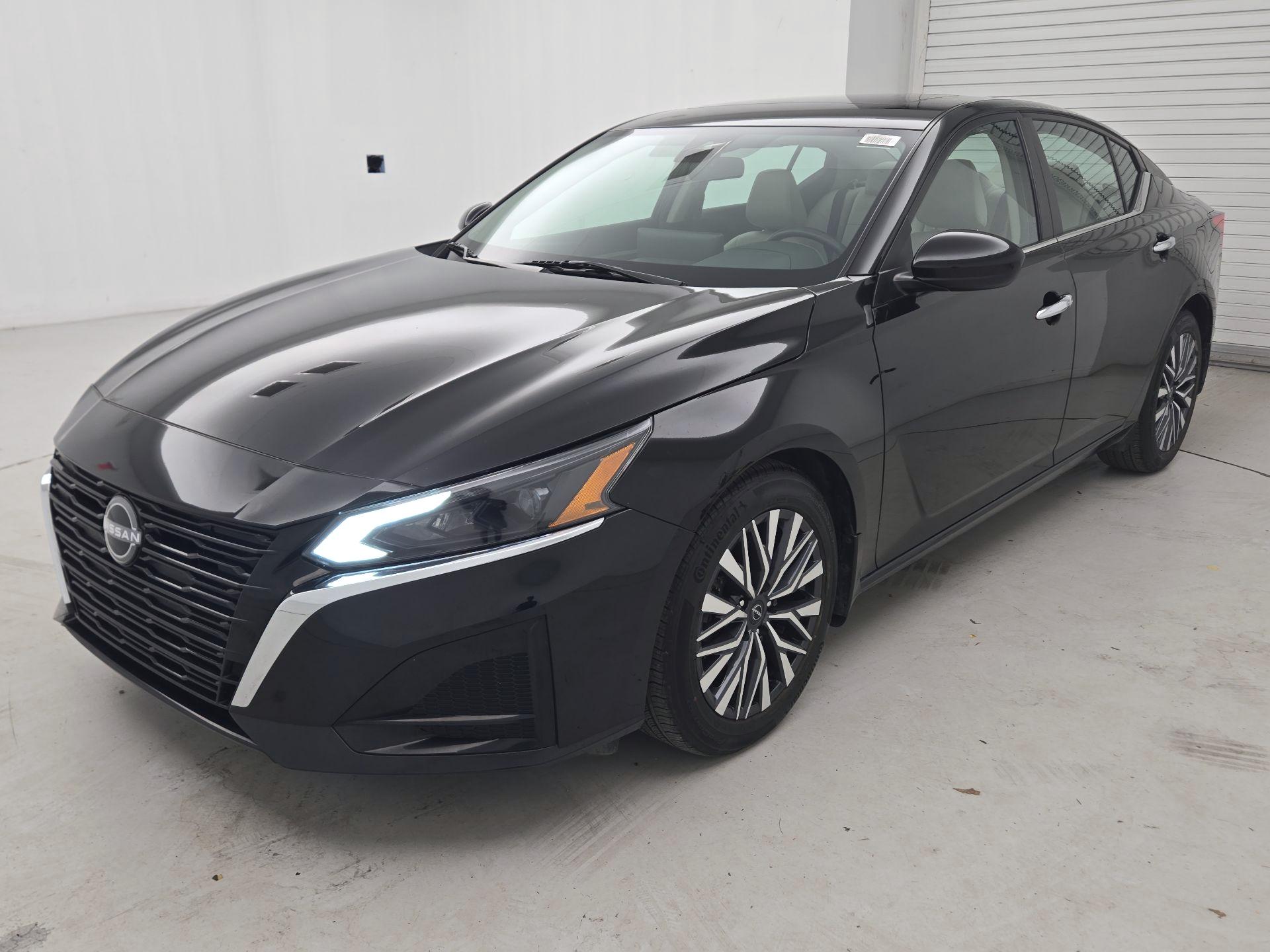 Thumbnail: 2023 Nissan Altima - 3